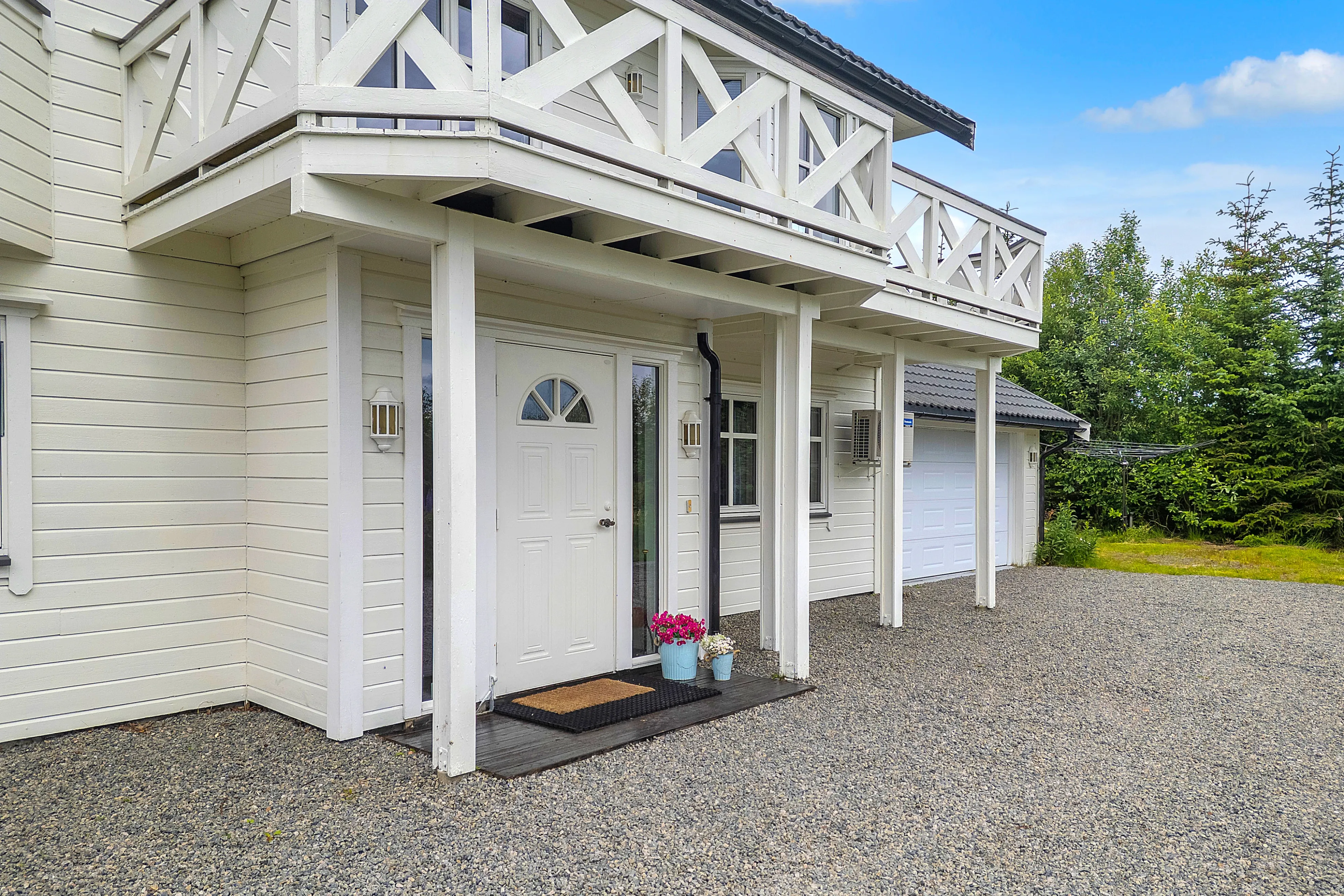 Modern Family House with Double Garage in Scenic Vesterålen - Image 3