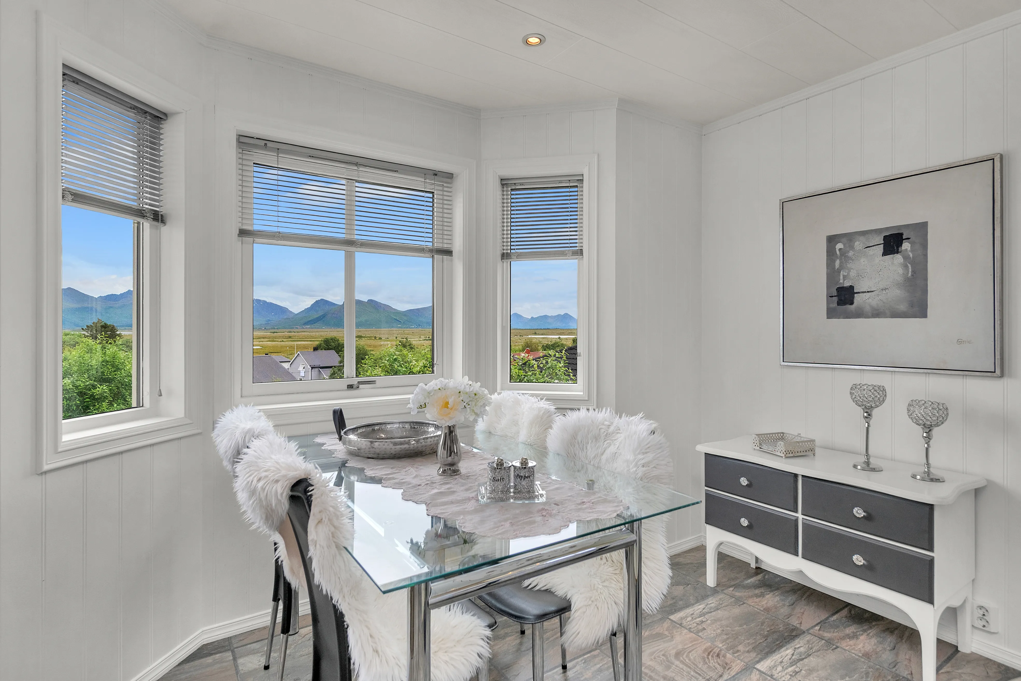 Modern Family House with Double Garage in Scenic Vesterålen - View image 12 of 34