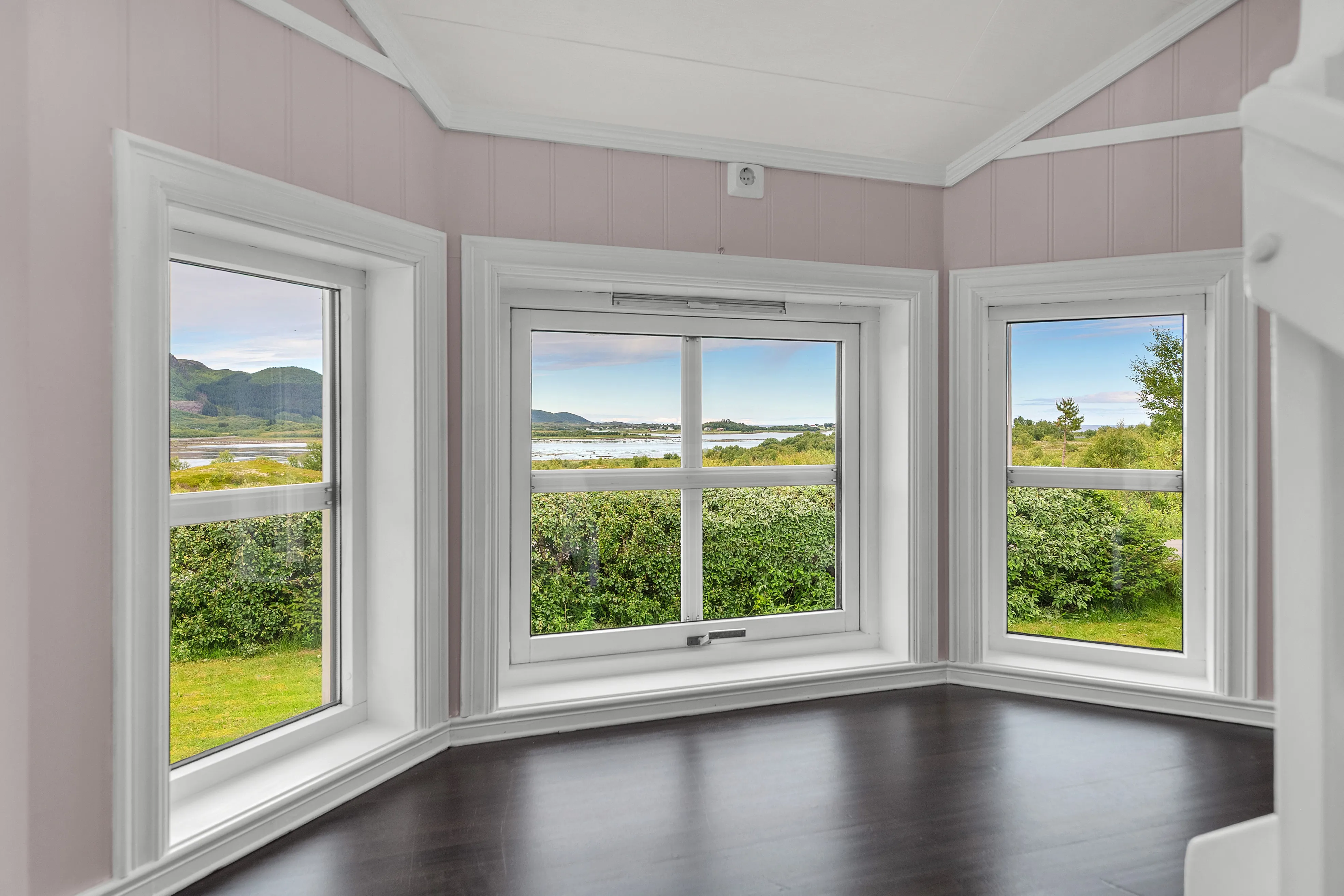 Modern Family House with Double Garage in Scenic Vesterålen - View image 18 of 34
