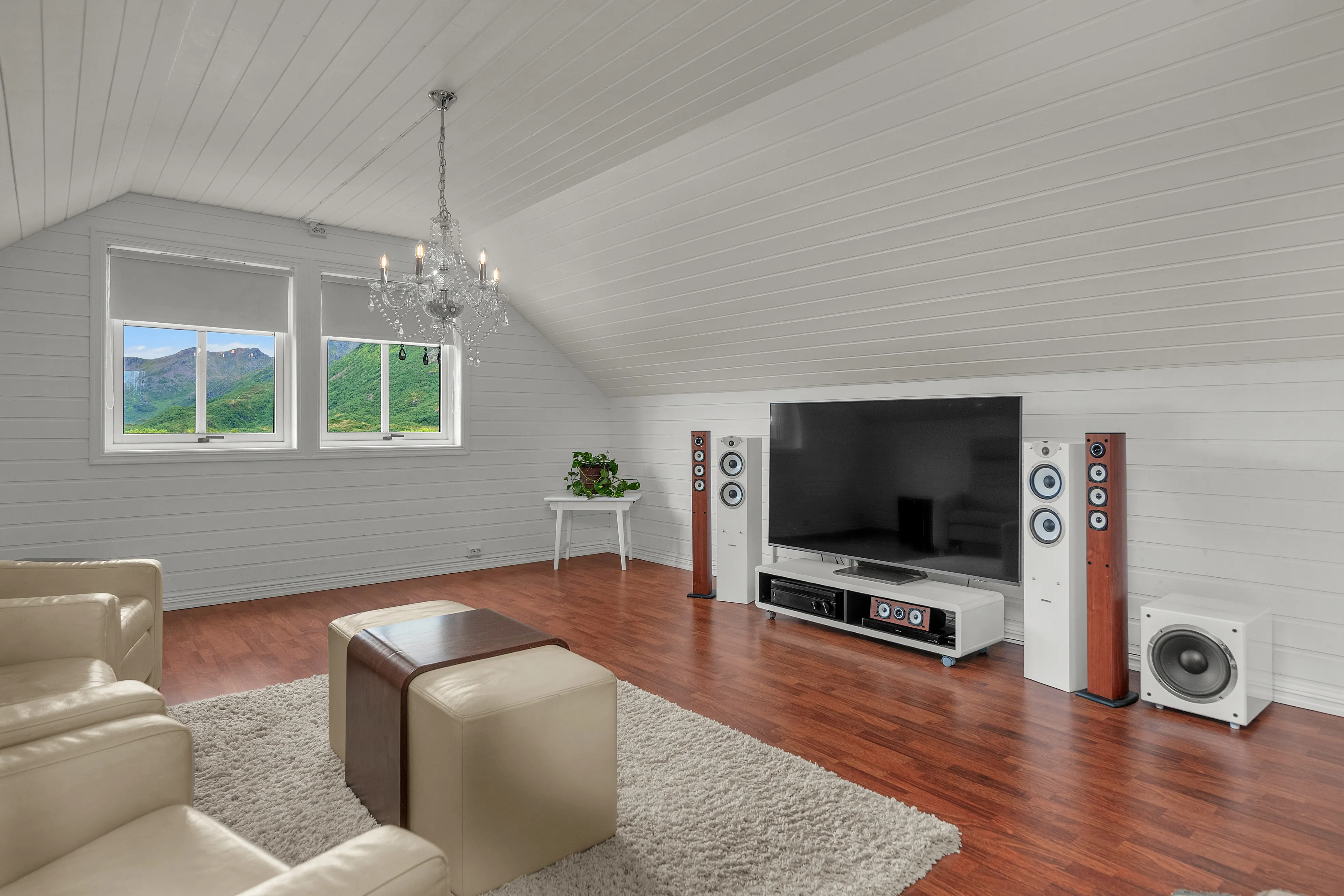 Modern Family House with Double Garage in Scenic Vesterålen - View image 19 of 34