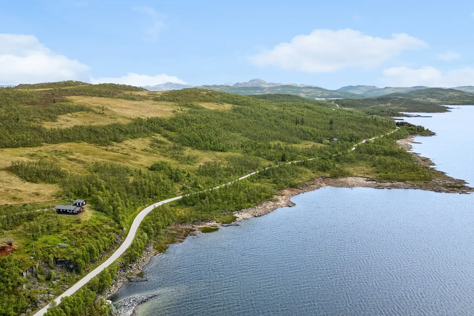 Modern 3-Bedroom Country House with Lake Views in Rauland, Norway - Image 2