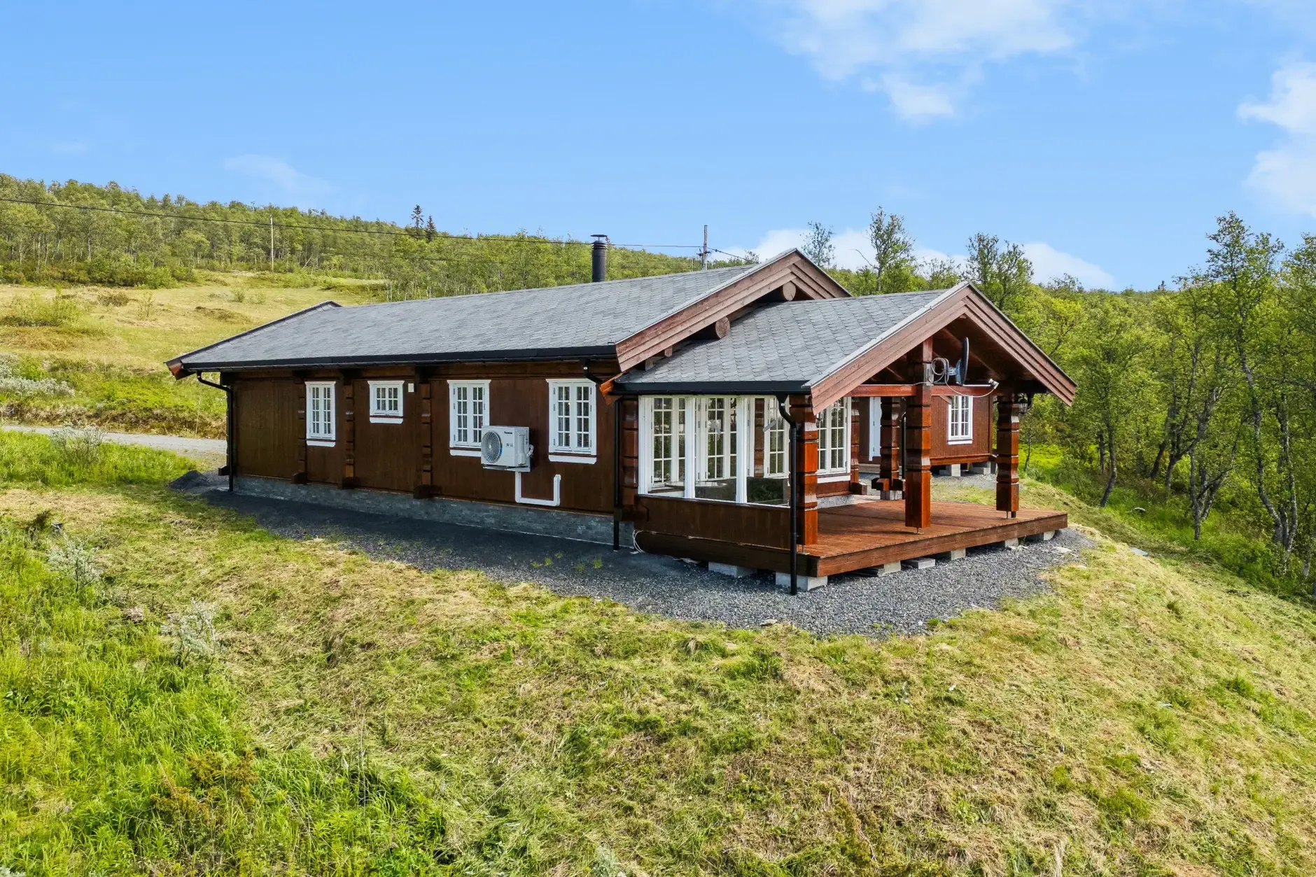 Modern 3-Bedroom Country House with Lake Views in Rauland, Norway - Image 1