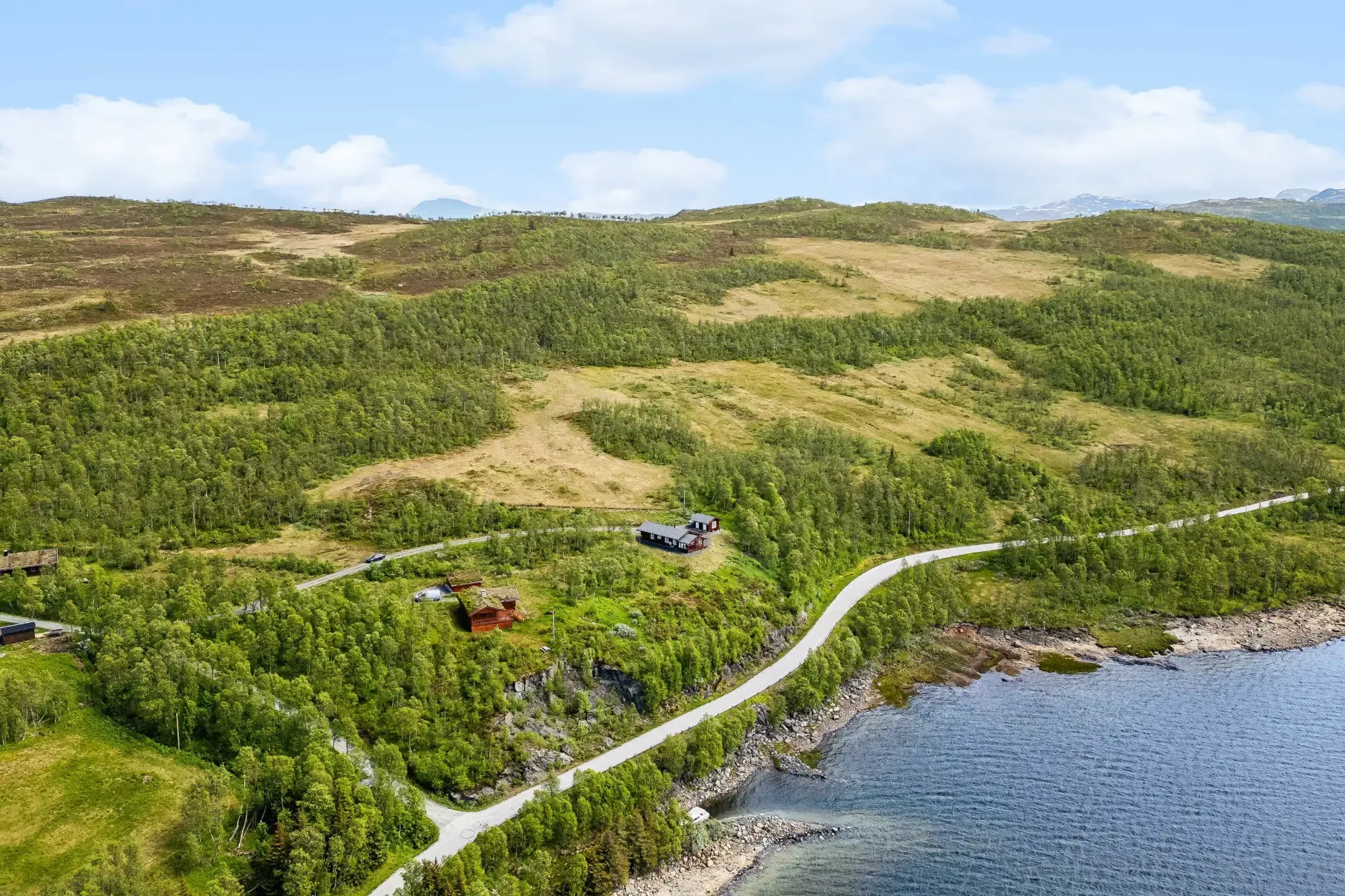 Modern 3-Bedroom Country House with Lake Views in Rauland, Norway - Image 4