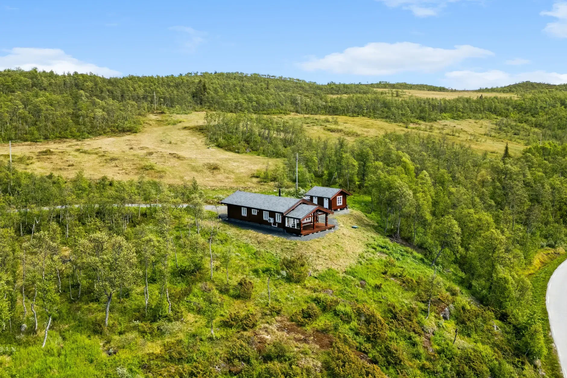 Modern 3-Bedroom Country House with Lake Views in Rauland, Norway - Image 5