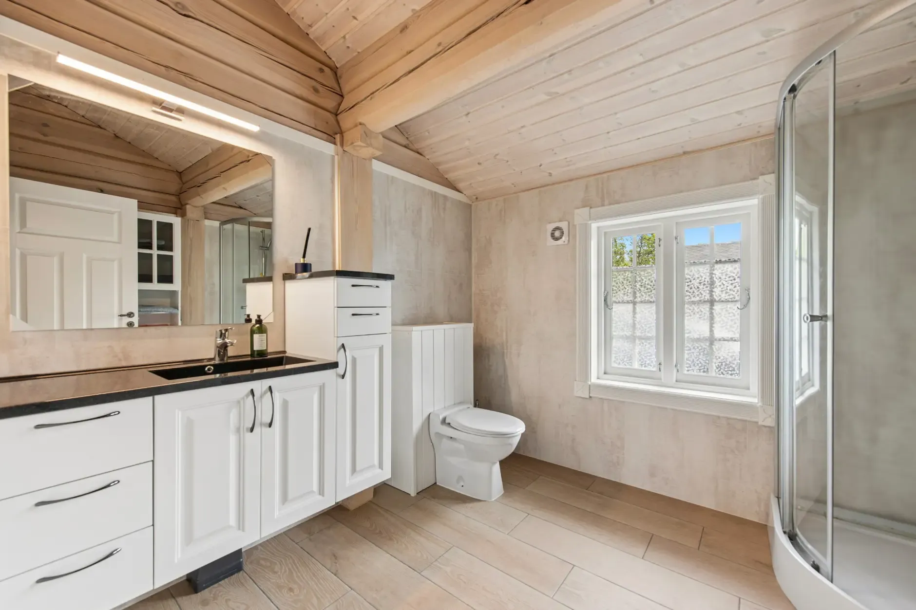 Modern 3-Bedroom Country House with Lake Views in Rauland, Norway - View image 19 of 31