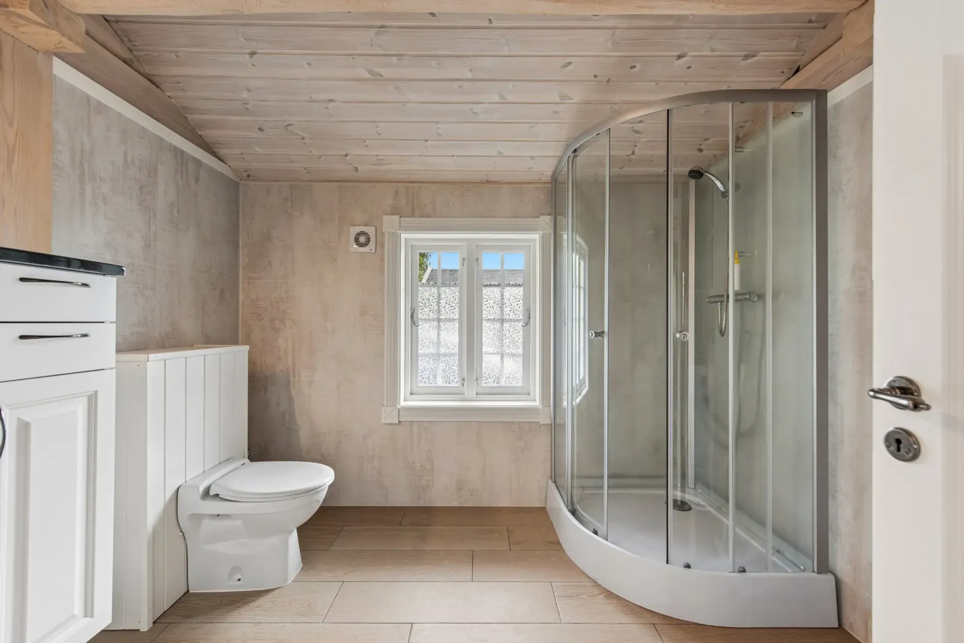 Modern 3-Bedroom Country House with Lake Views in Rauland, Norway - View image 20 of 31