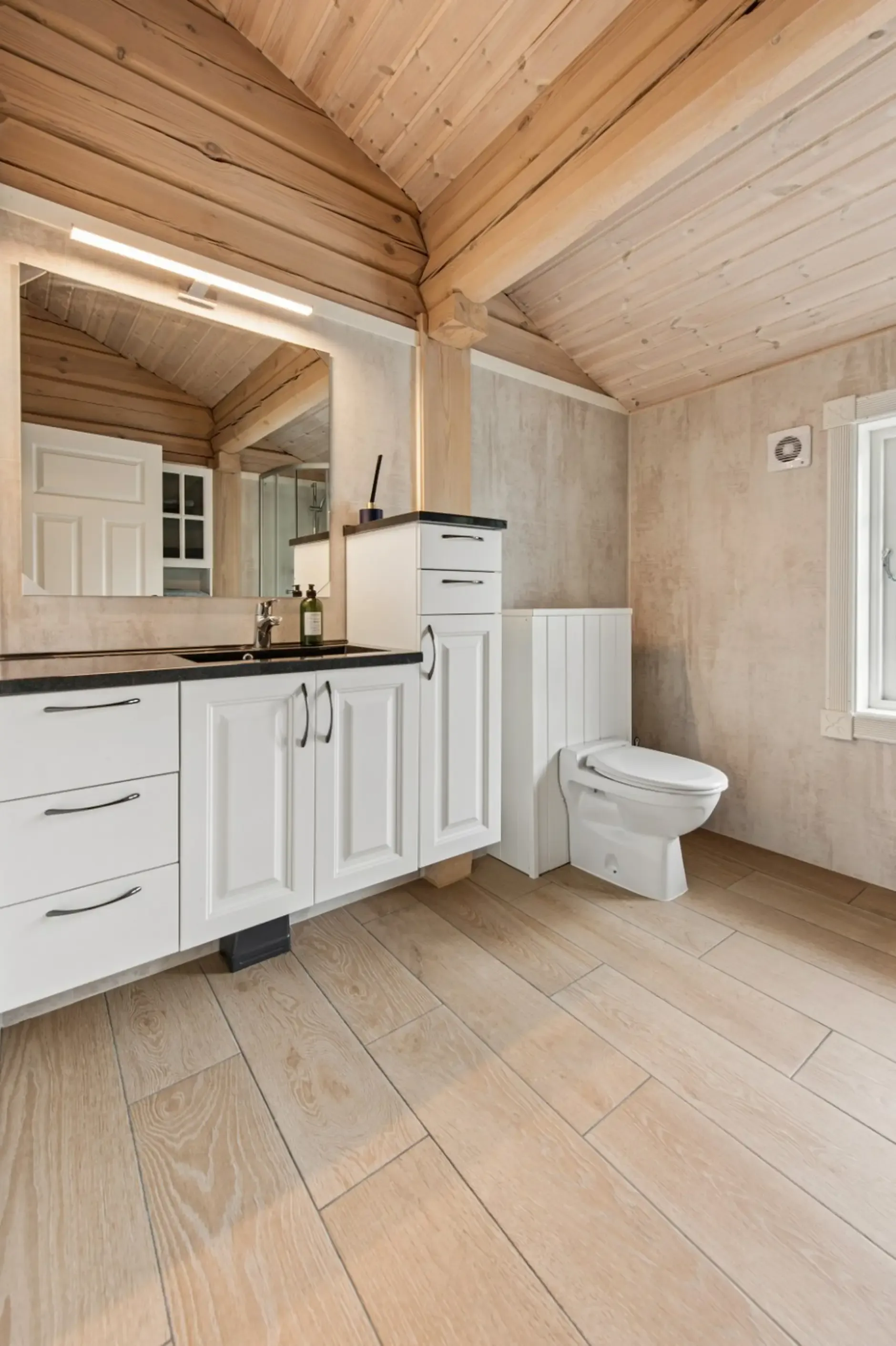 Modern 3-Bedroom Country House with Lake Views in Rauland, Norway - View image 21 of 31
