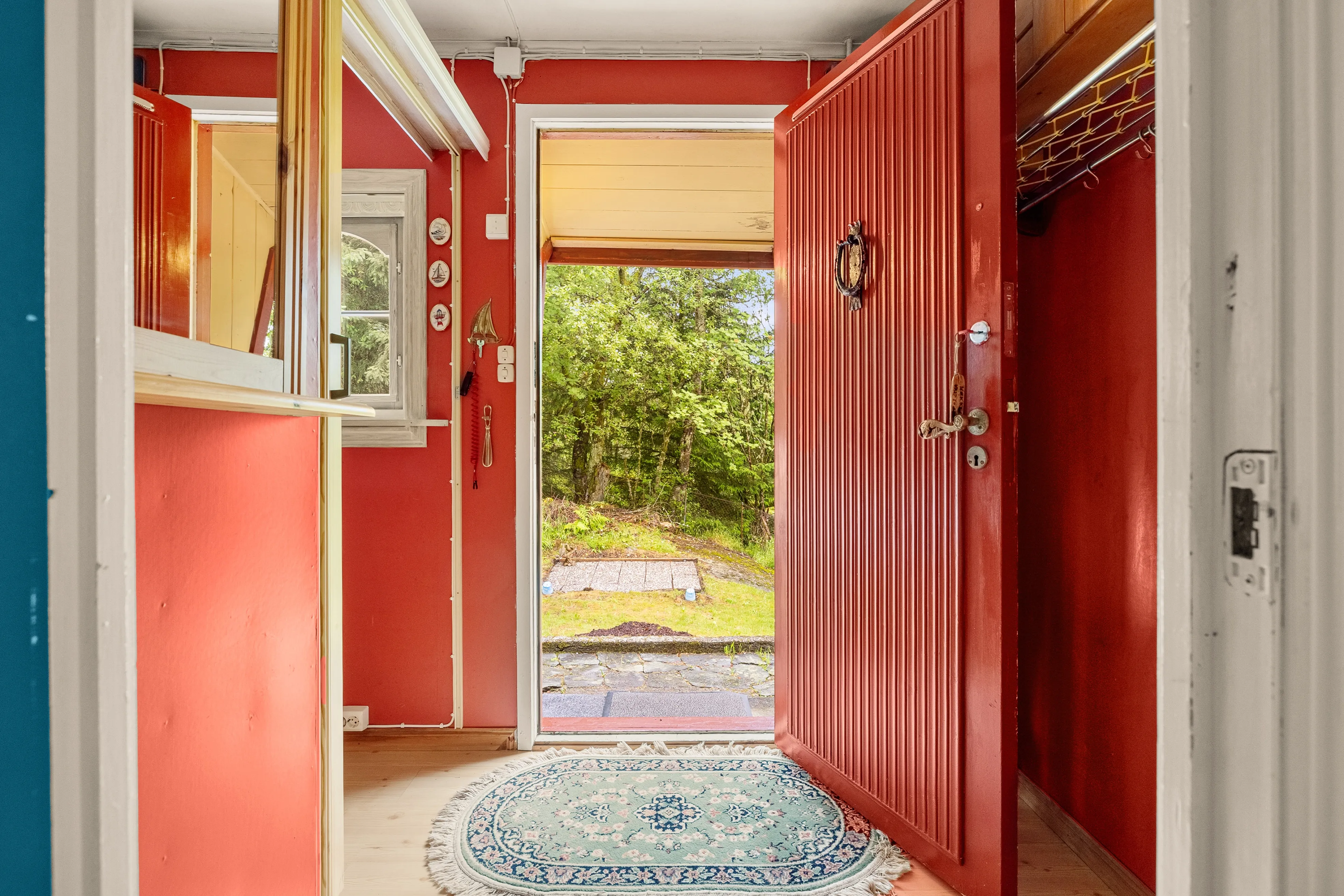 1960s Norwegian Coastal Cabin with Garden and Mooring Potential - View image 6 of 34