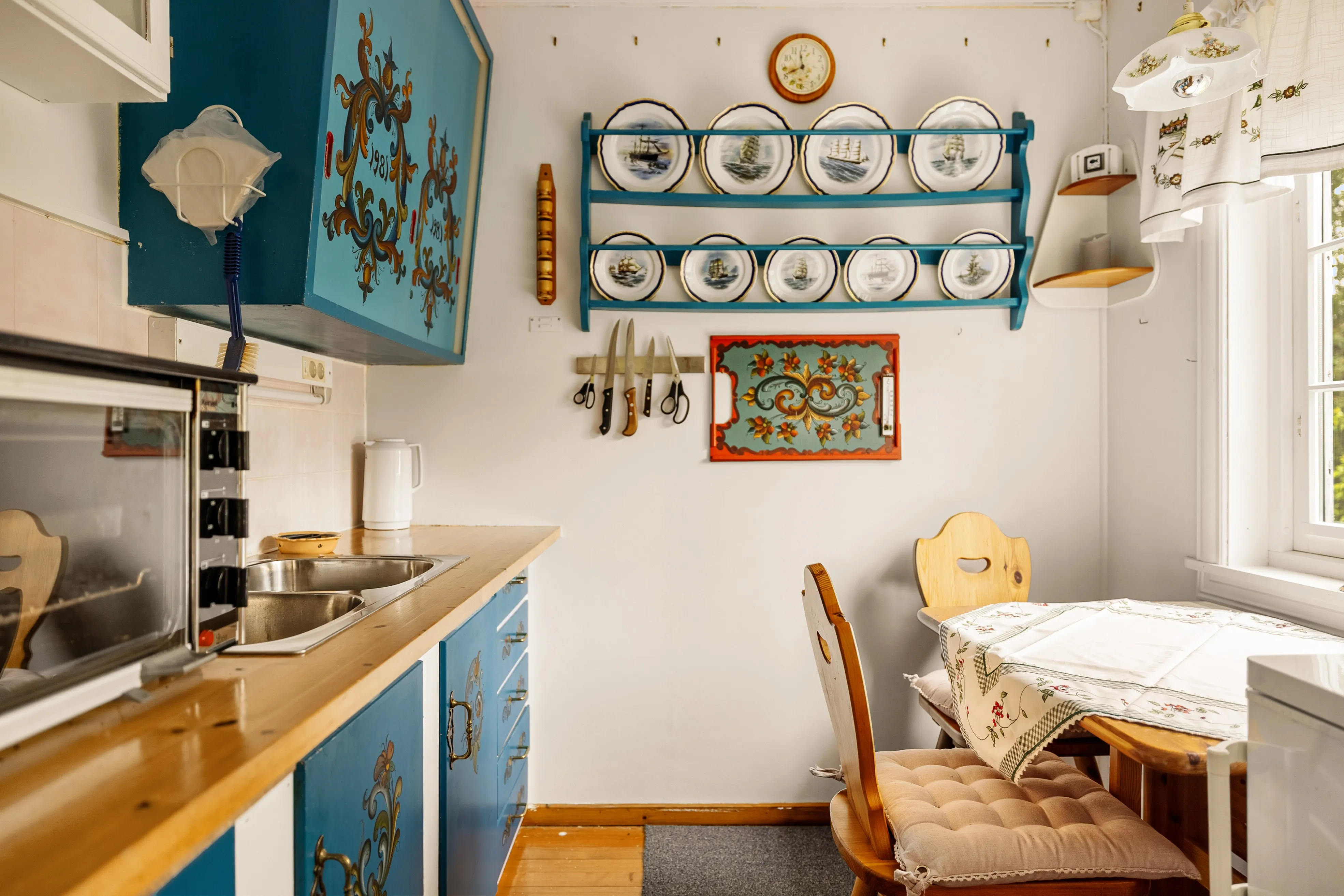 1960s Norwegian Coastal Cabin with Garden and Mooring Potential - View image 12 of 34