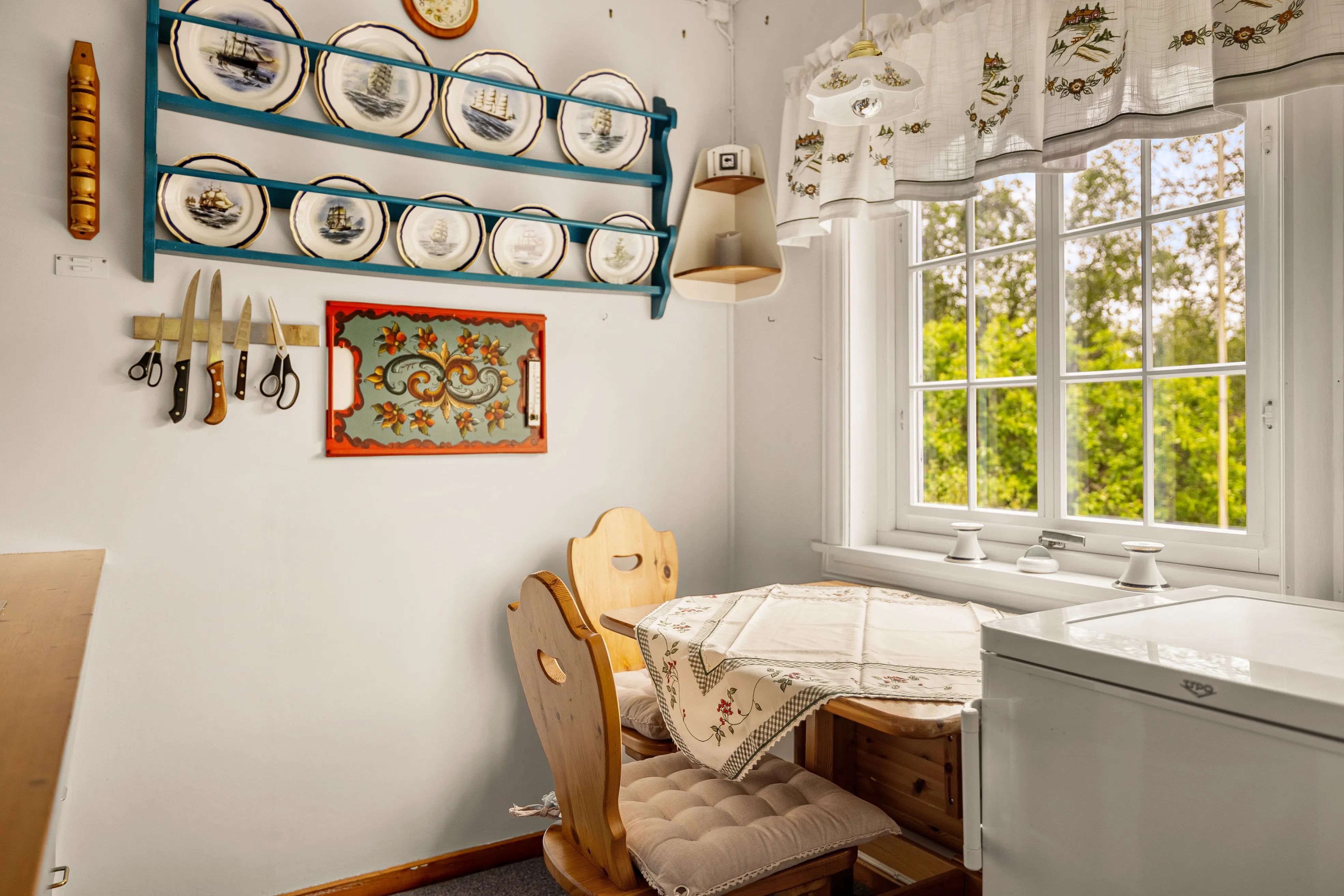 1960s Norwegian Coastal Cabin with Garden and Mooring Potential - View image 14 of 34