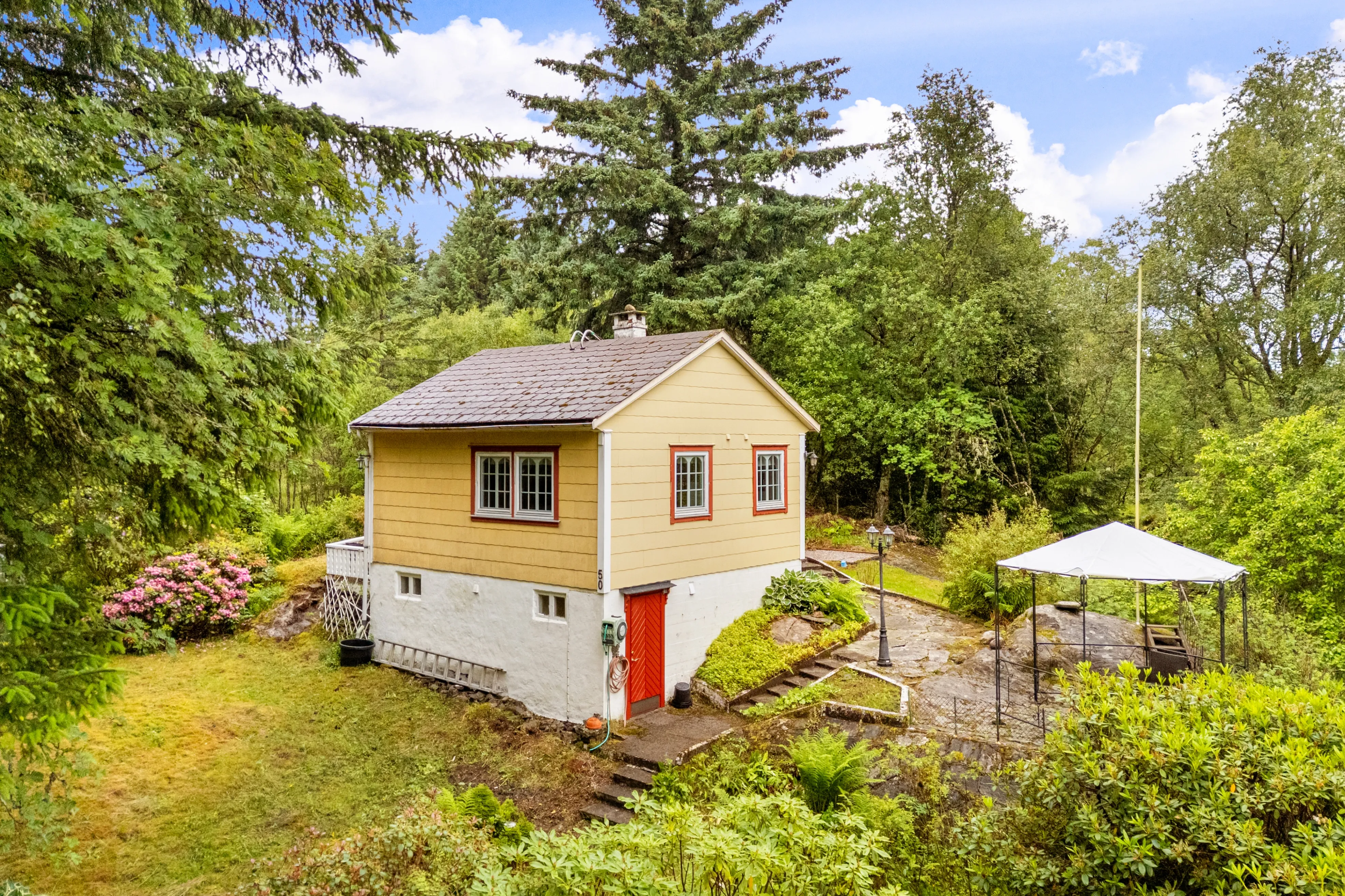 1960s Norwegian Coastal Cabin with Garden and Mooring Potential - View image 24 of 34