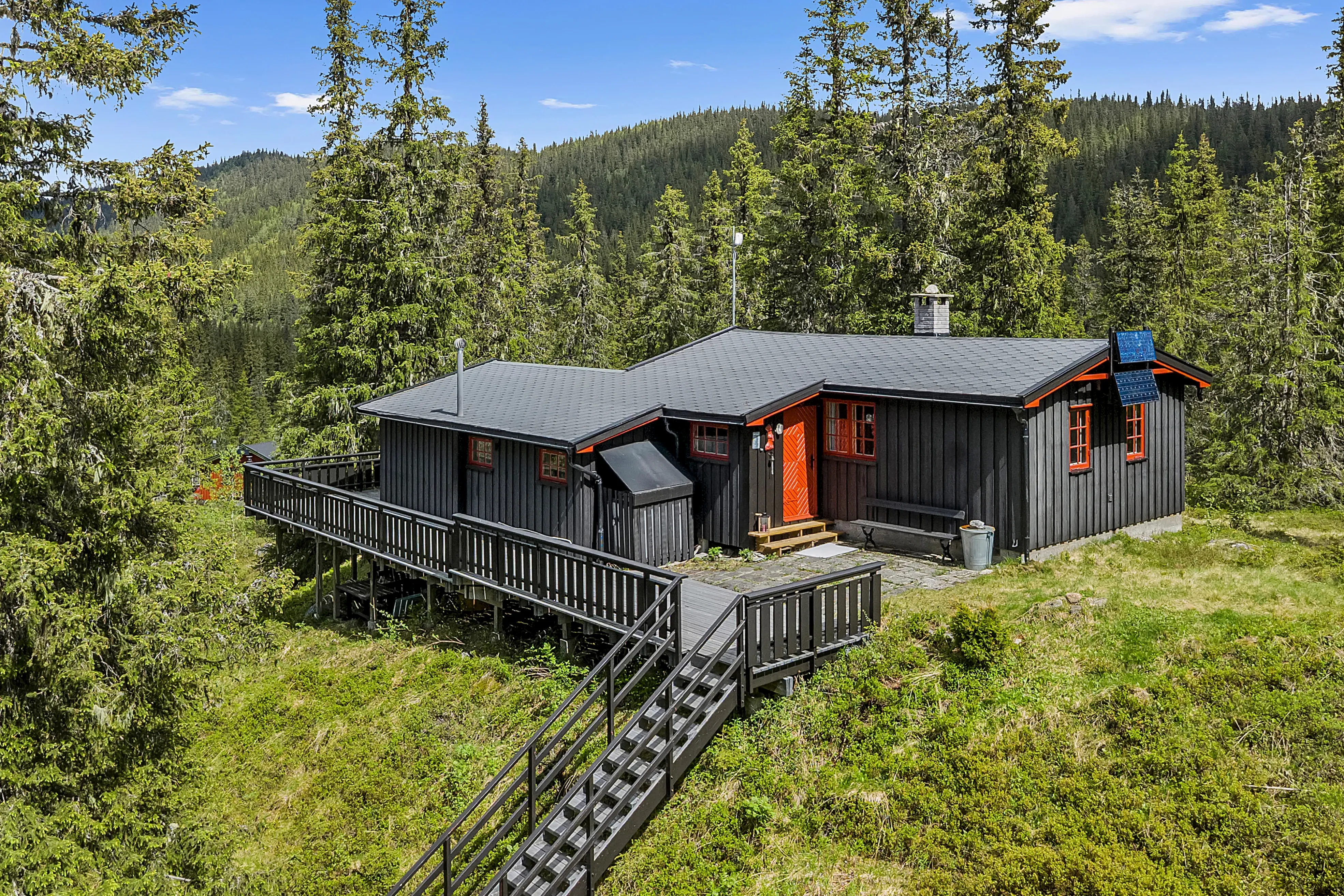 1960s Cabin with Expansive Terrace and Scenic Trails in Flå, Norway - Image 1