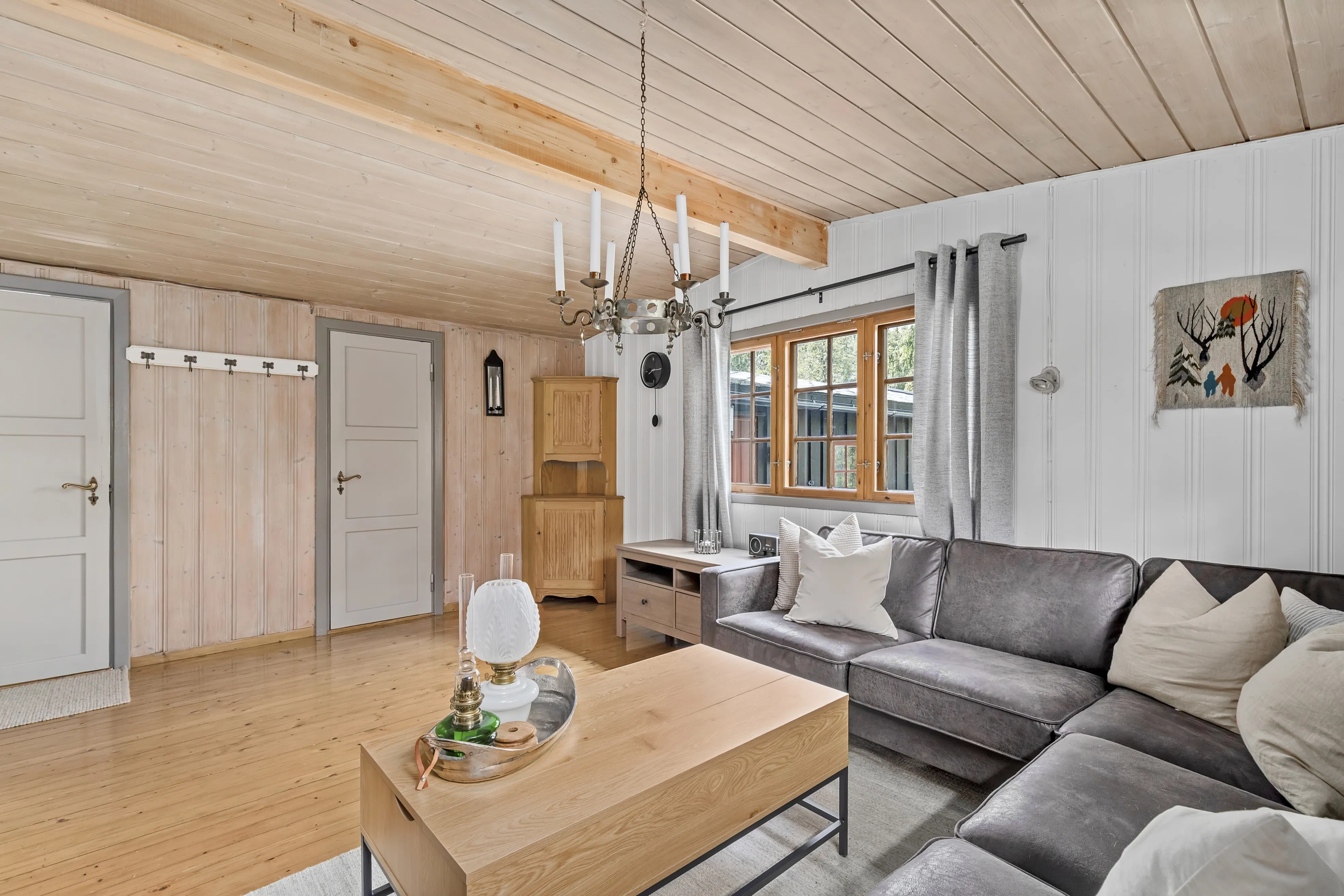 1960s Cabin with Expansive Terrace and Scenic Trails in Flå, Norway - View image 9 of 36