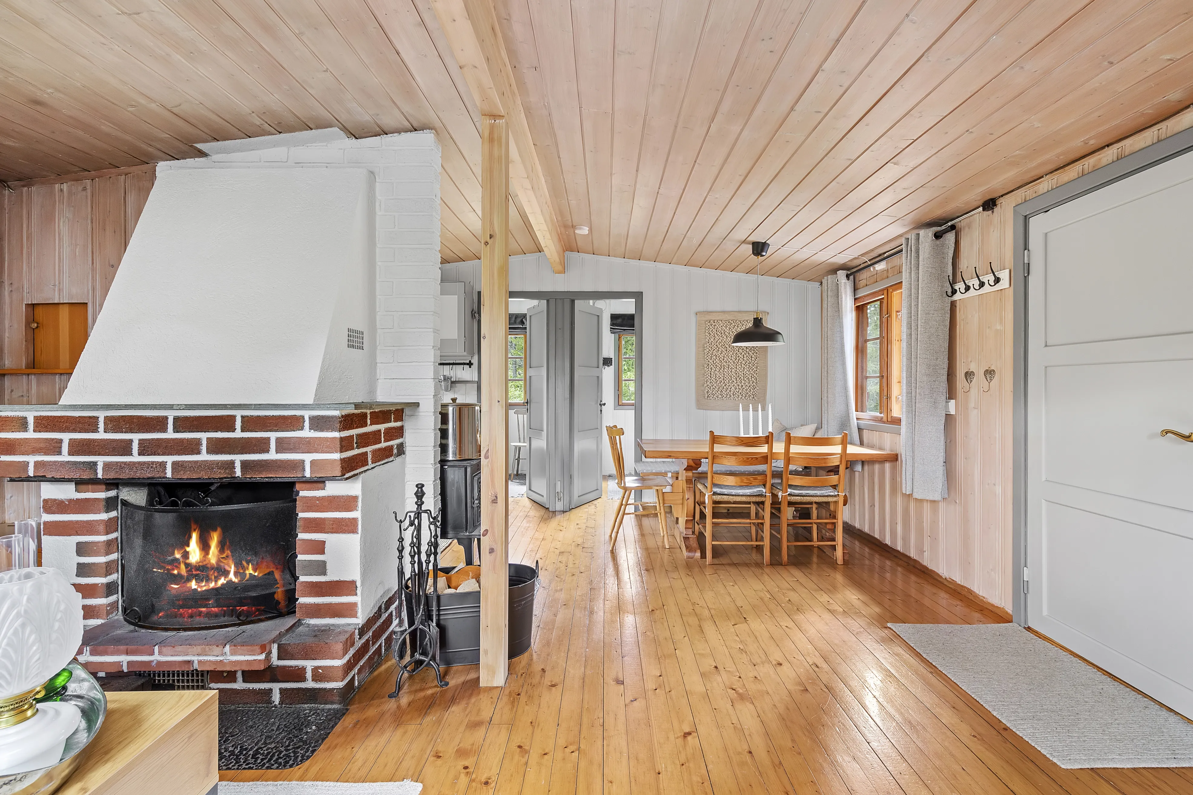 1960s Cabin with Expansive Terrace and Scenic Trails in Flå, Norway - View image 10 of 36