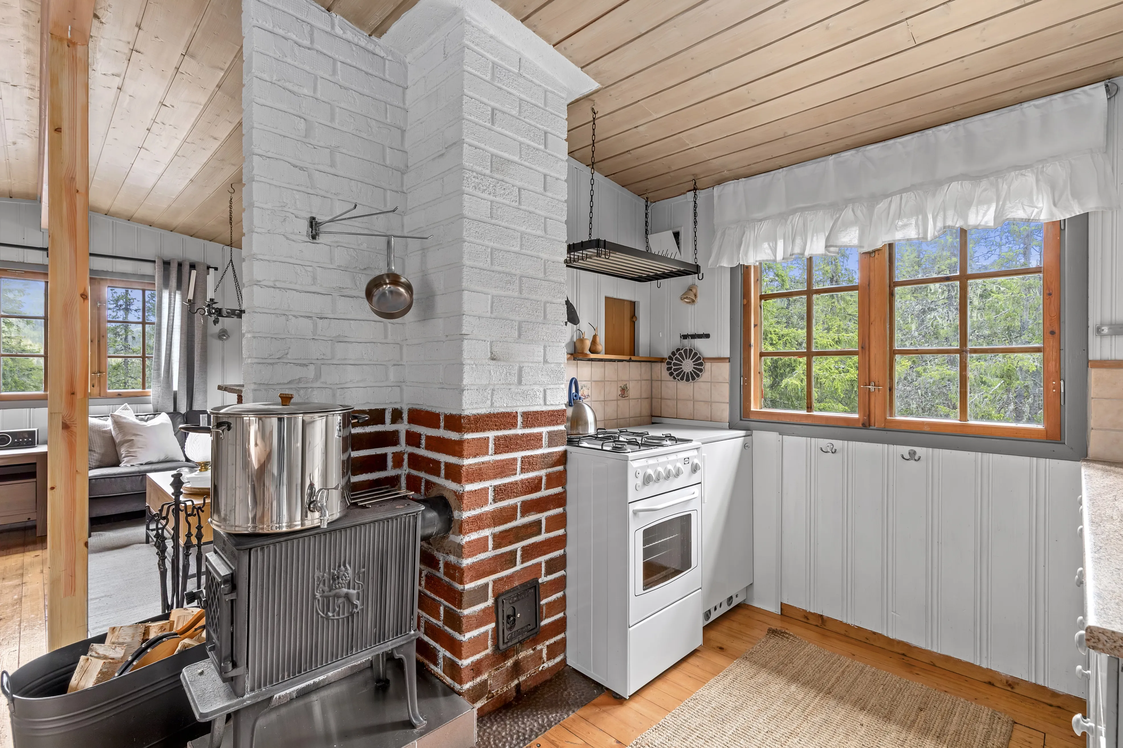 1960s Cabin with Expansive Terrace and Scenic Trails in Flå, Norway - View image 13 of 36