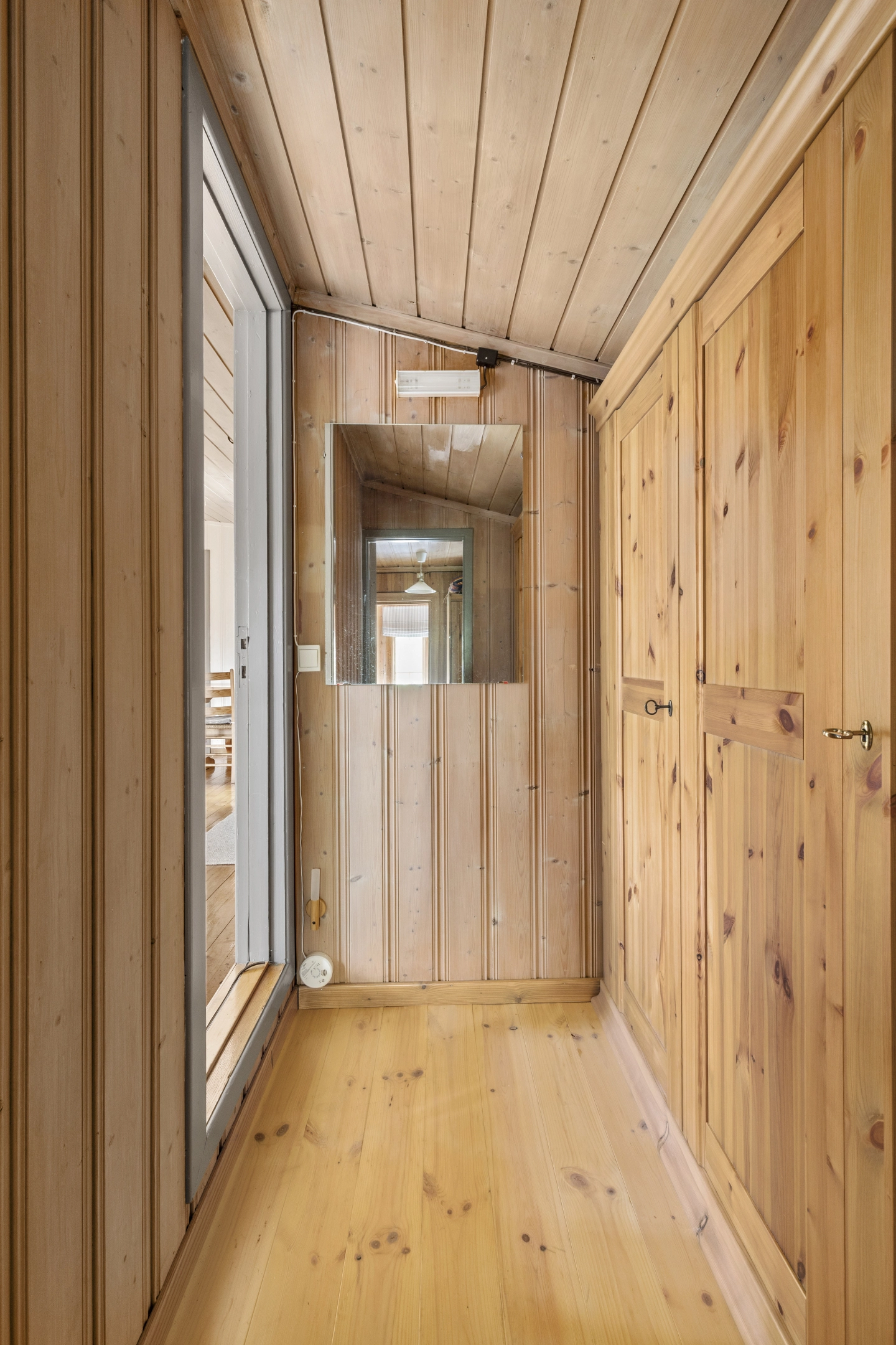 1960s Cabin with Expansive Terrace and Scenic Trails in Flå, Norway - View image 19 of 36