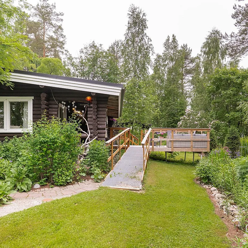 1970s Finnish Cabin with Expansive Garden in Konnevesi