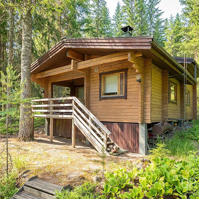 Idyllic 3-Bedroom Finnish Cabin with Expansive Garden by Mustajärvi Lake