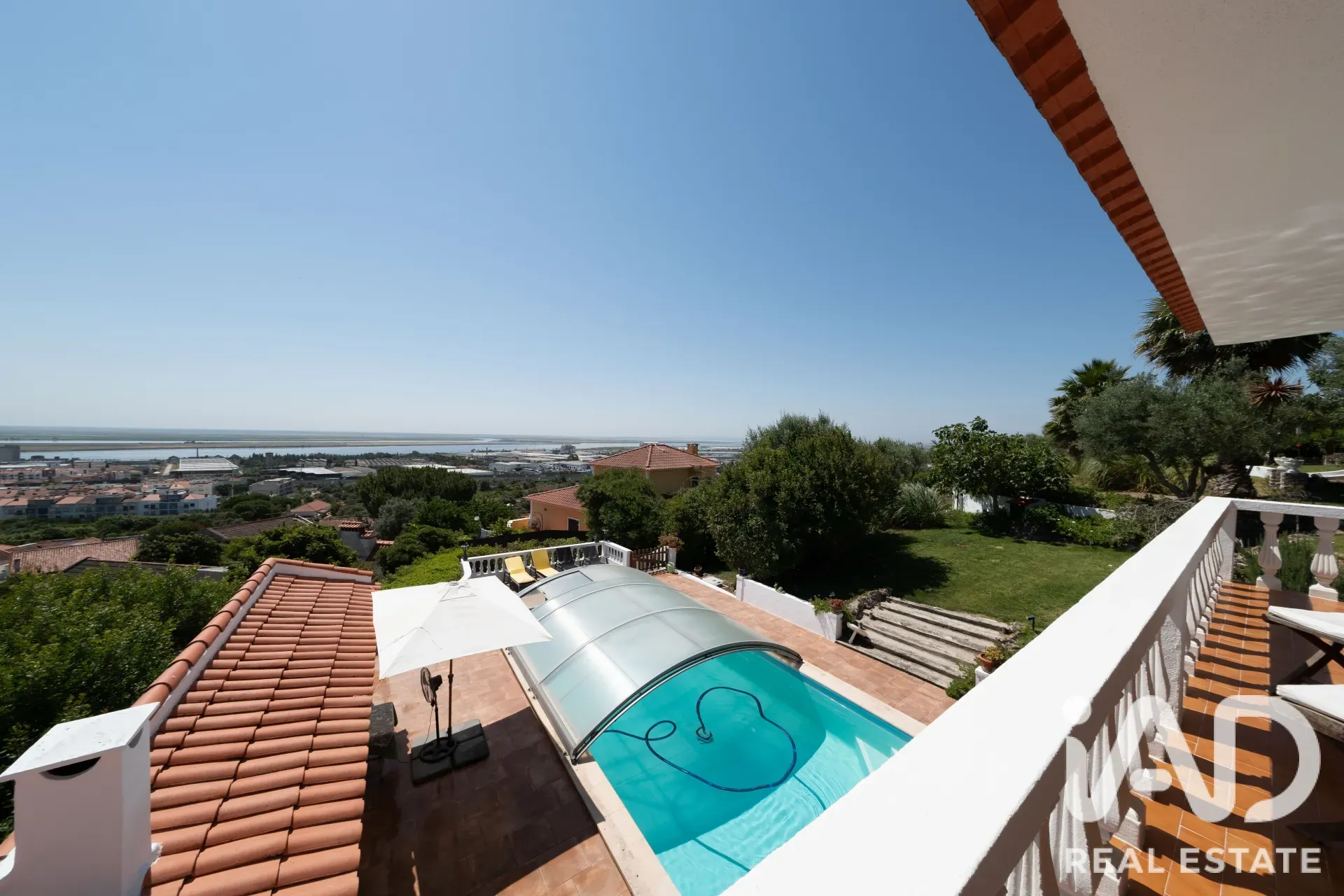 Expansive 5-Bedroom House with Pool and Garden in Alverca do Ribatejo - View image 7 of 40
