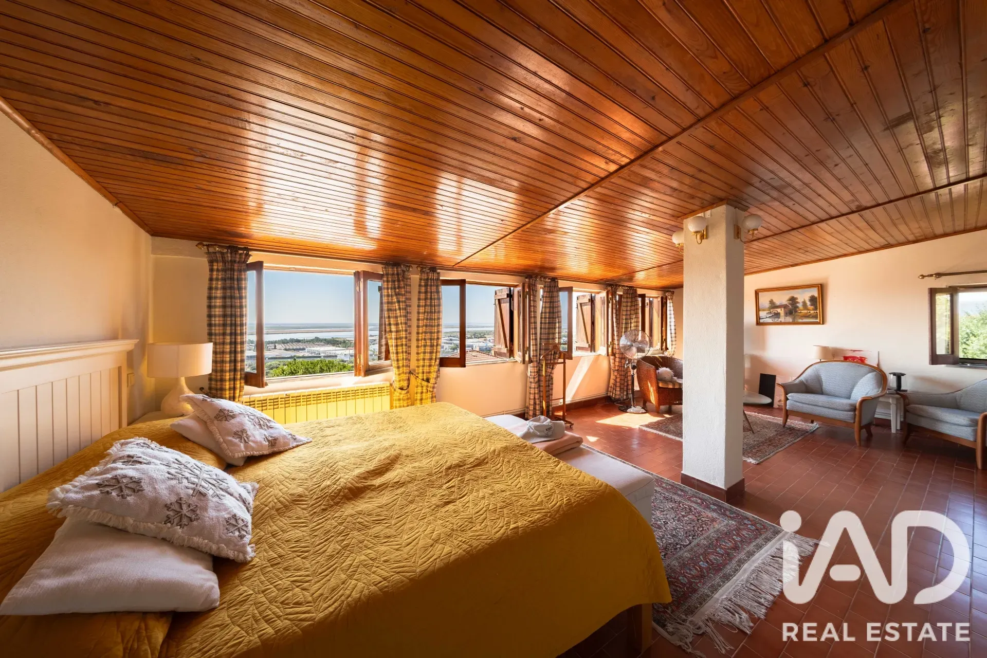 Expansive 5-Bedroom House with Pool and Garden in Alverca do Ribatejo - View image 11 of 40