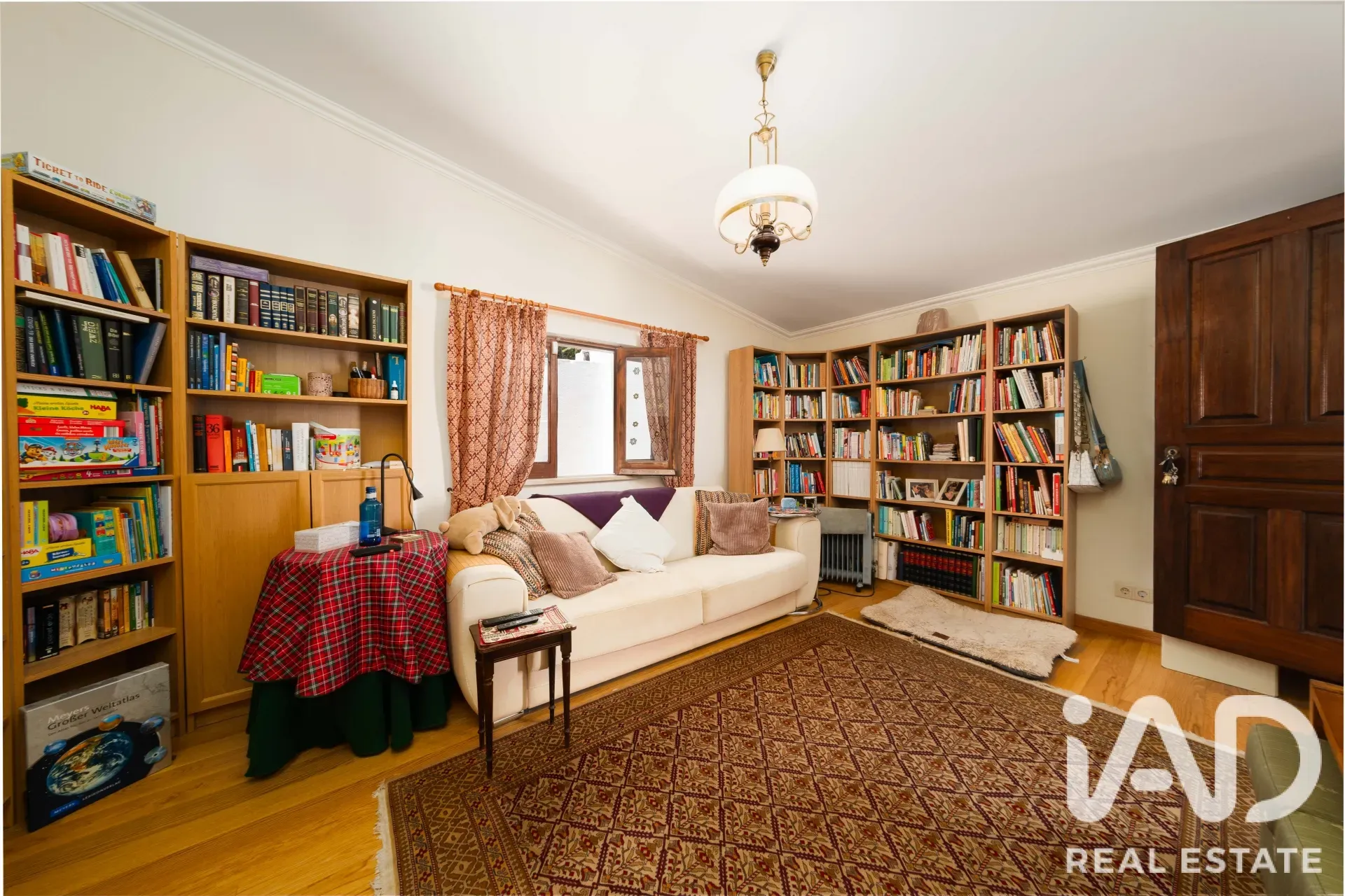 Expansive 5-Bedroom House with Pool and Garden in Alverca do Ribatejo - View image 19 of 40