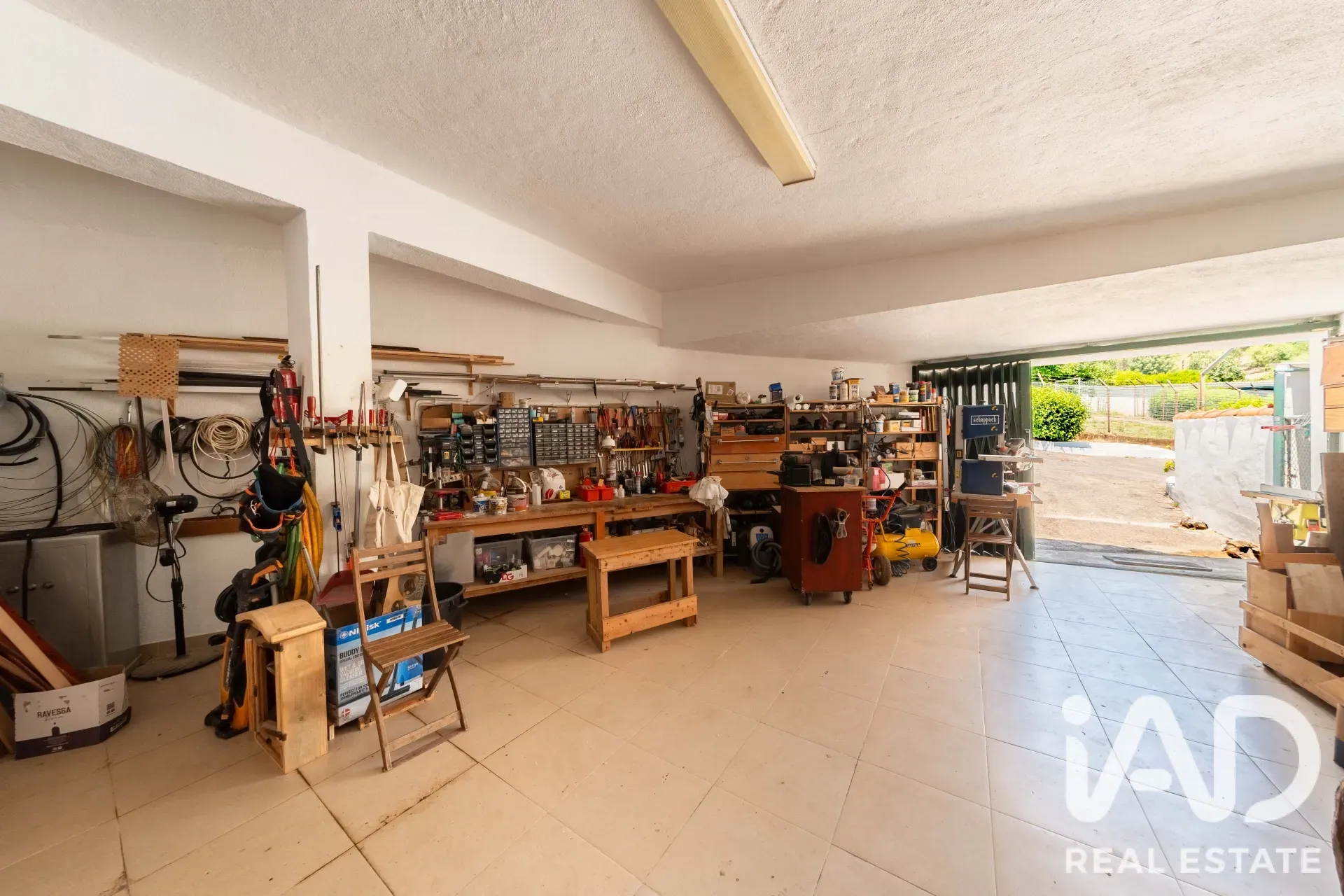 Expansive 5-Bedroom House with Pool and Garden in Alverca do Ribatejo - View image 29 of 40