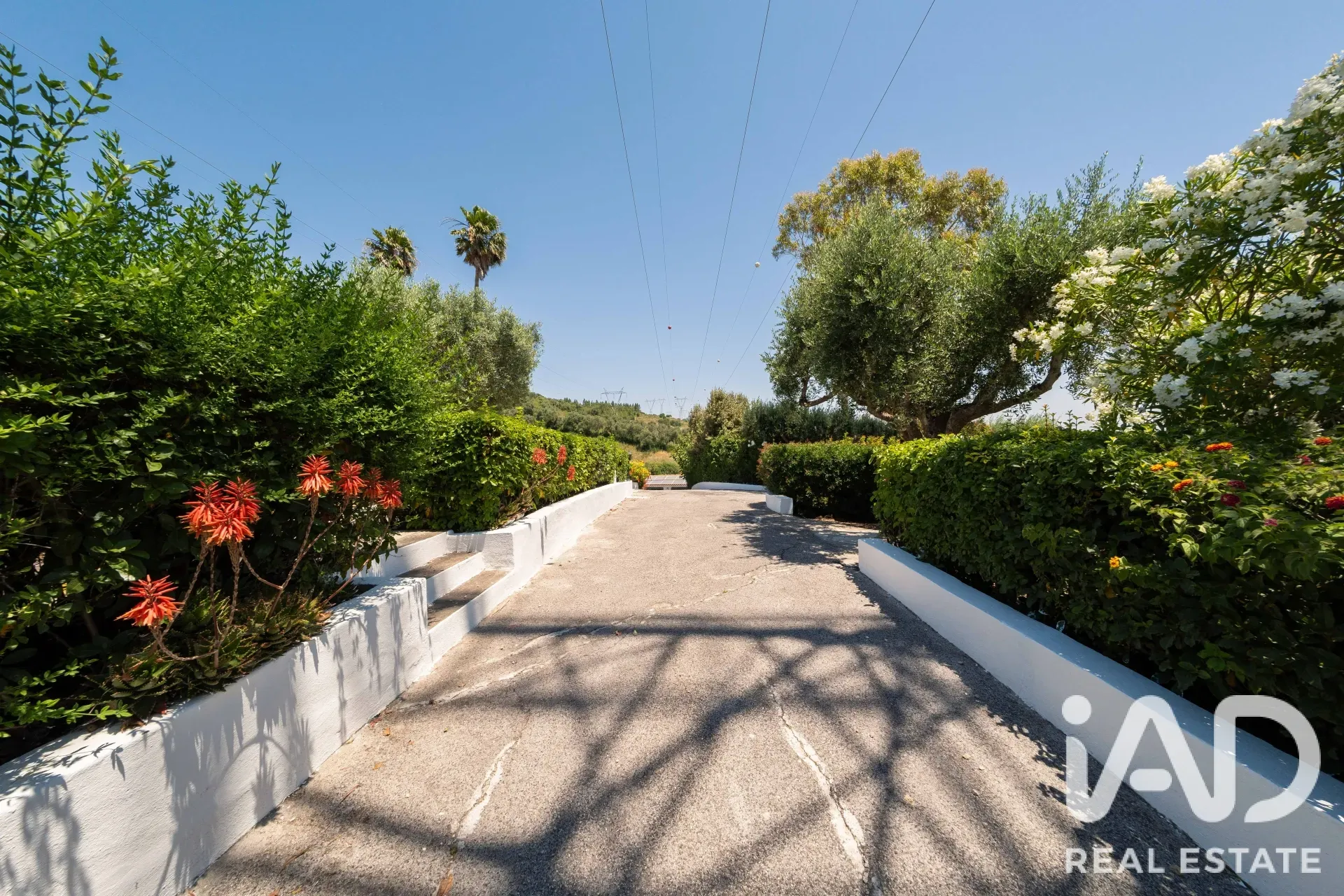 Expansive 5-Bedroom House with Pool and Garden in Alverca do Ribatejo - View image 34 of 40