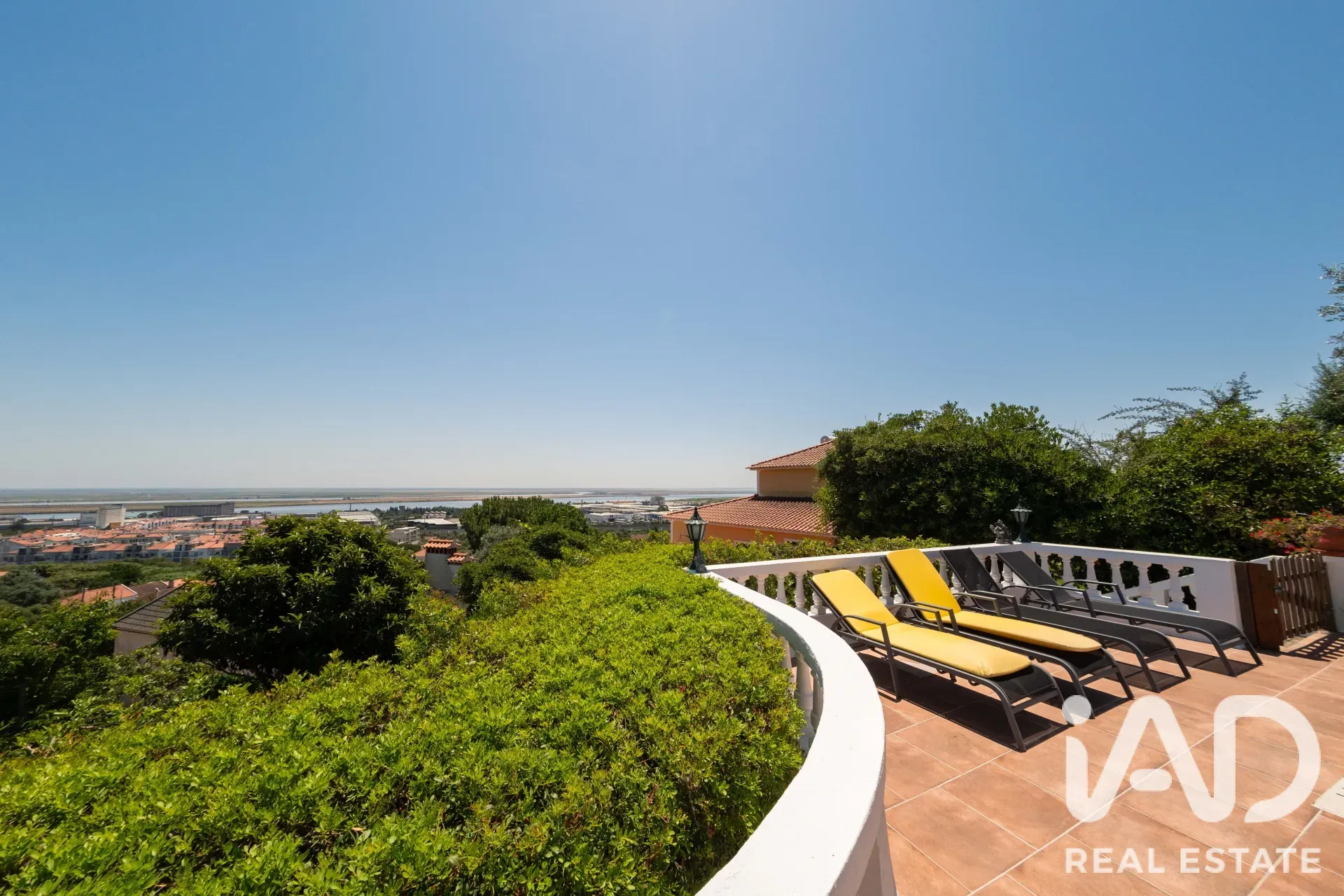 Expansive 5-Bedroom House with Pool and Garden in Alverca do Ribatejo - View image 39 of 40