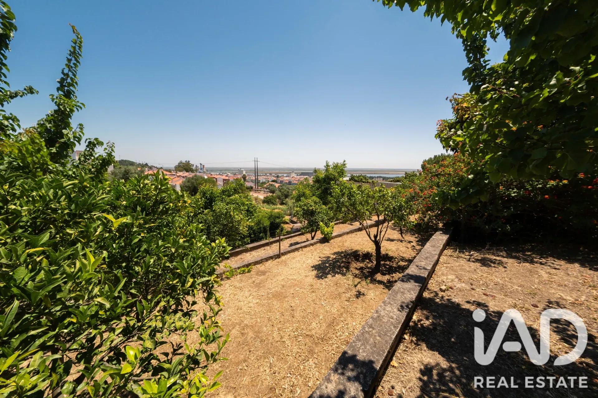 Expansive 5-Bedroom House with Pool and Garden in Alverca do Ribatejo - View image 40 of 40
