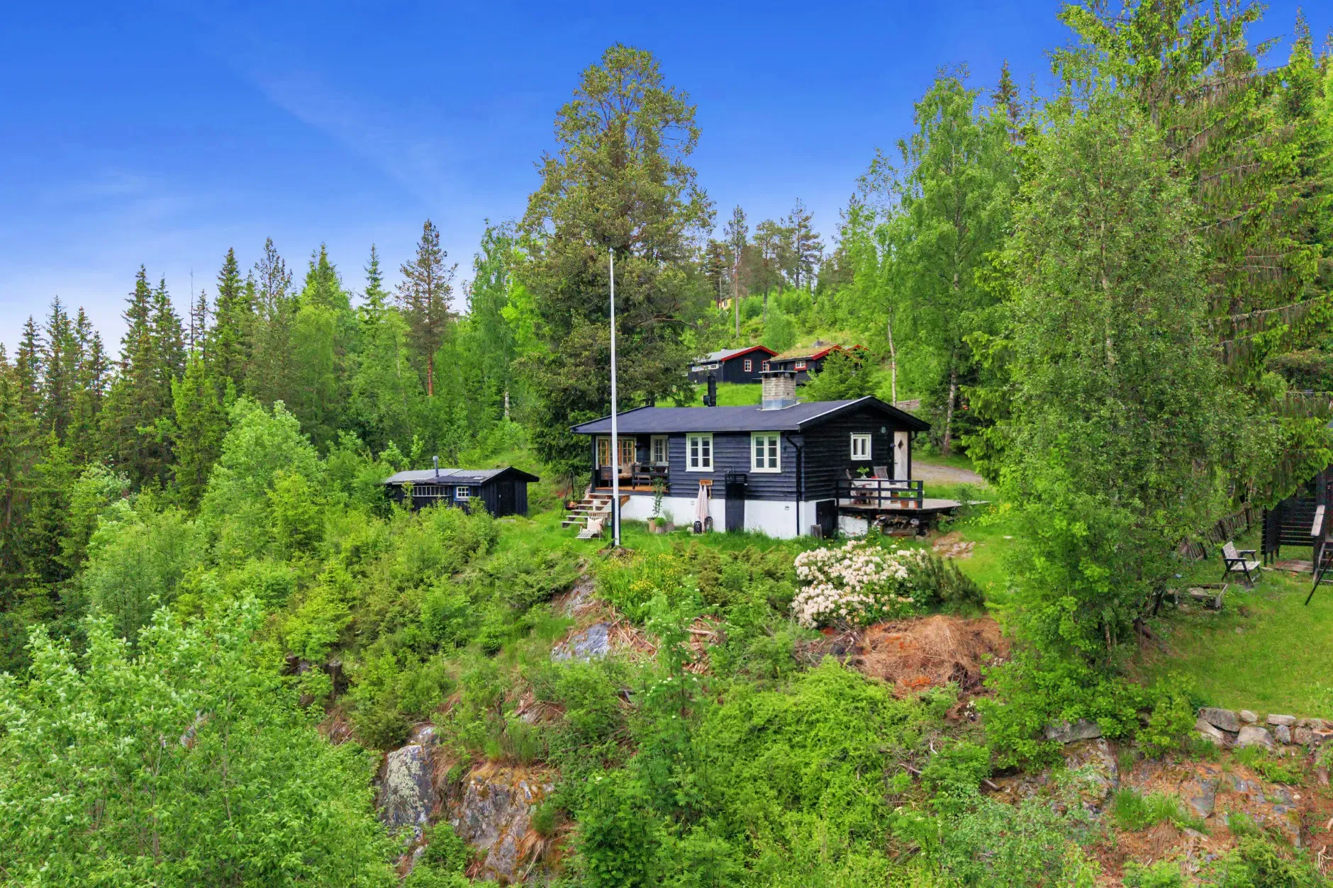 1960s Country House with Garden and Terrace in Scenic Valdres, Norway - Image 2