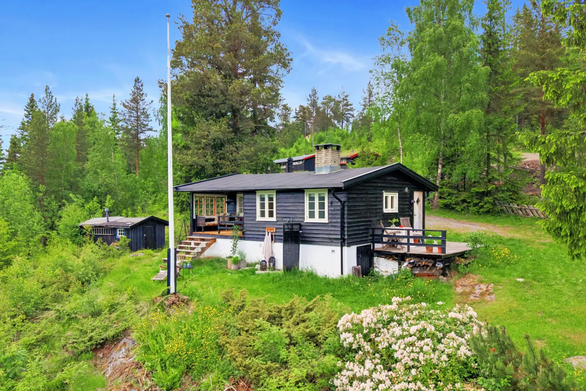 1960s Country House with Garden and Terrace in Scenic Valdres, Norway - Image 1