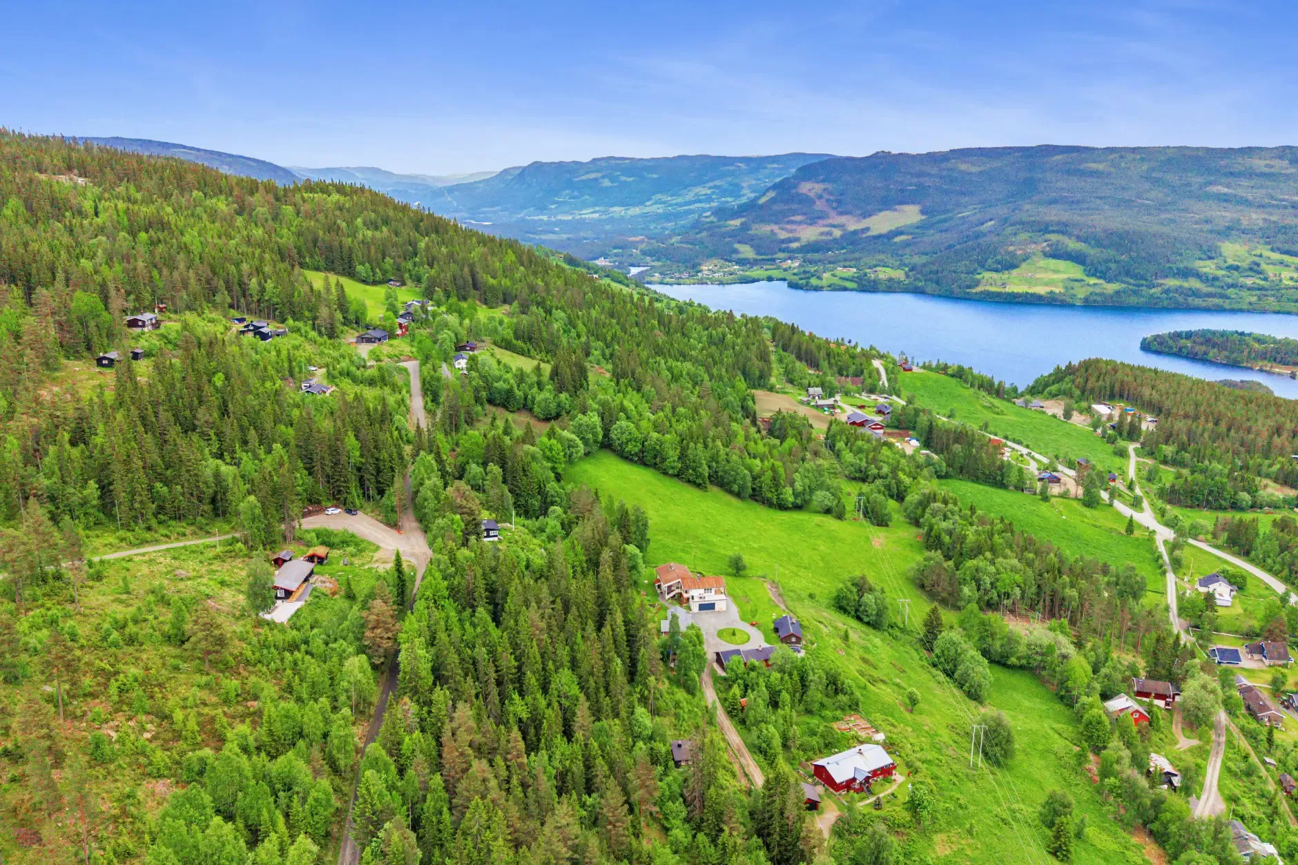 1960s Country House with Garden and Terrace in Scenic Valdres, Norway - Image 4