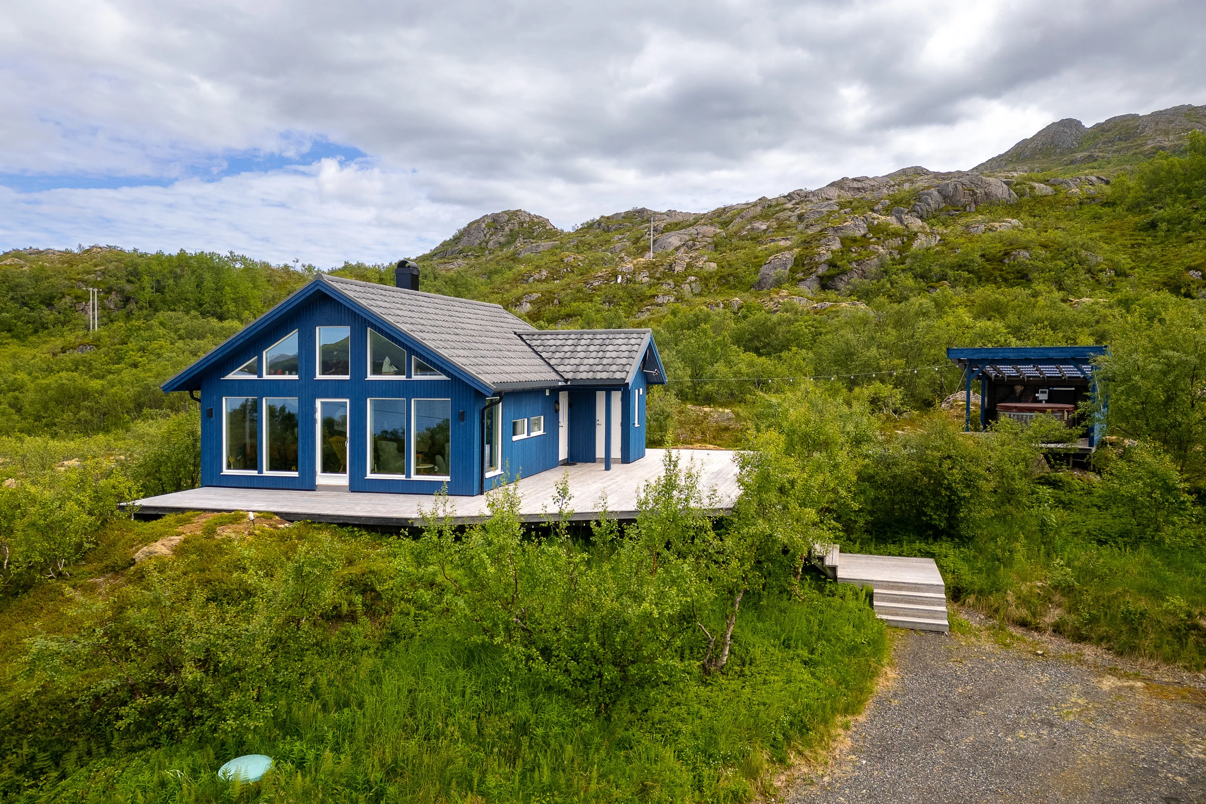 Modern 2-Bedroom Cabin with Expansive Terrace in Scenic Eidsfjorden, Norway - Image 1