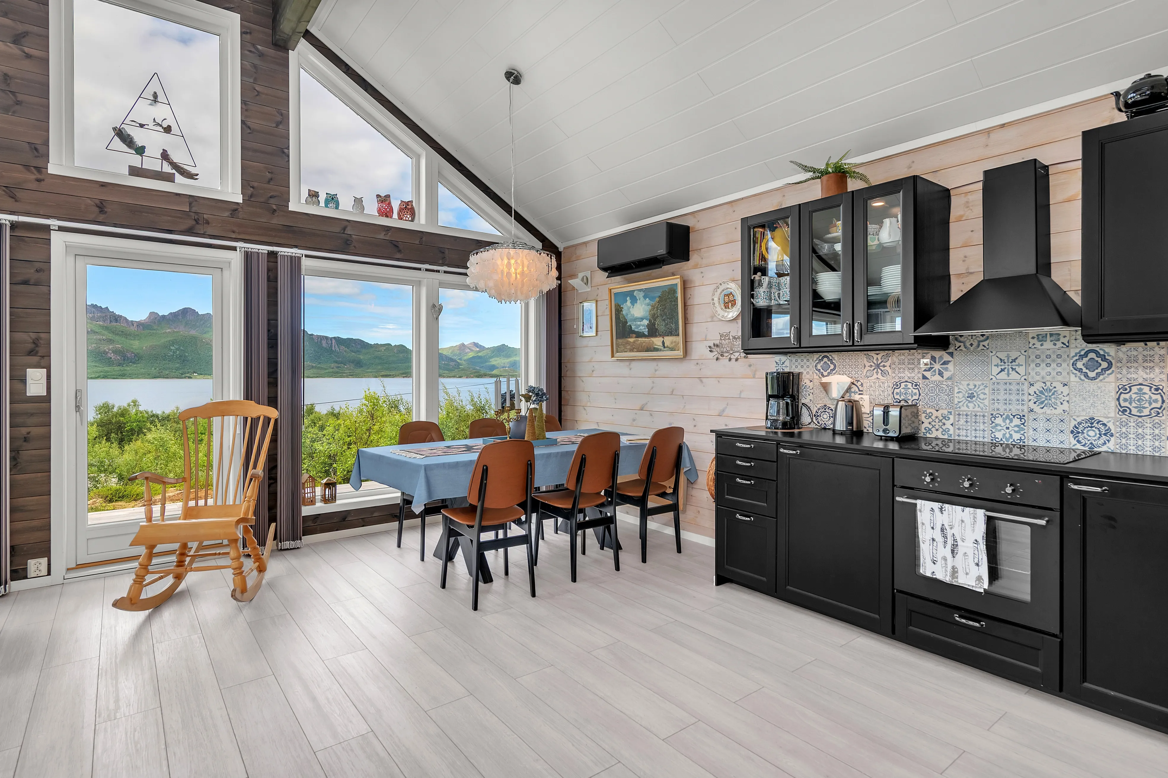 Modern 2-Bedroom Cabin with Expansive Terrace in Scenic Eidsfjorden, Norway - View image 6 of 35