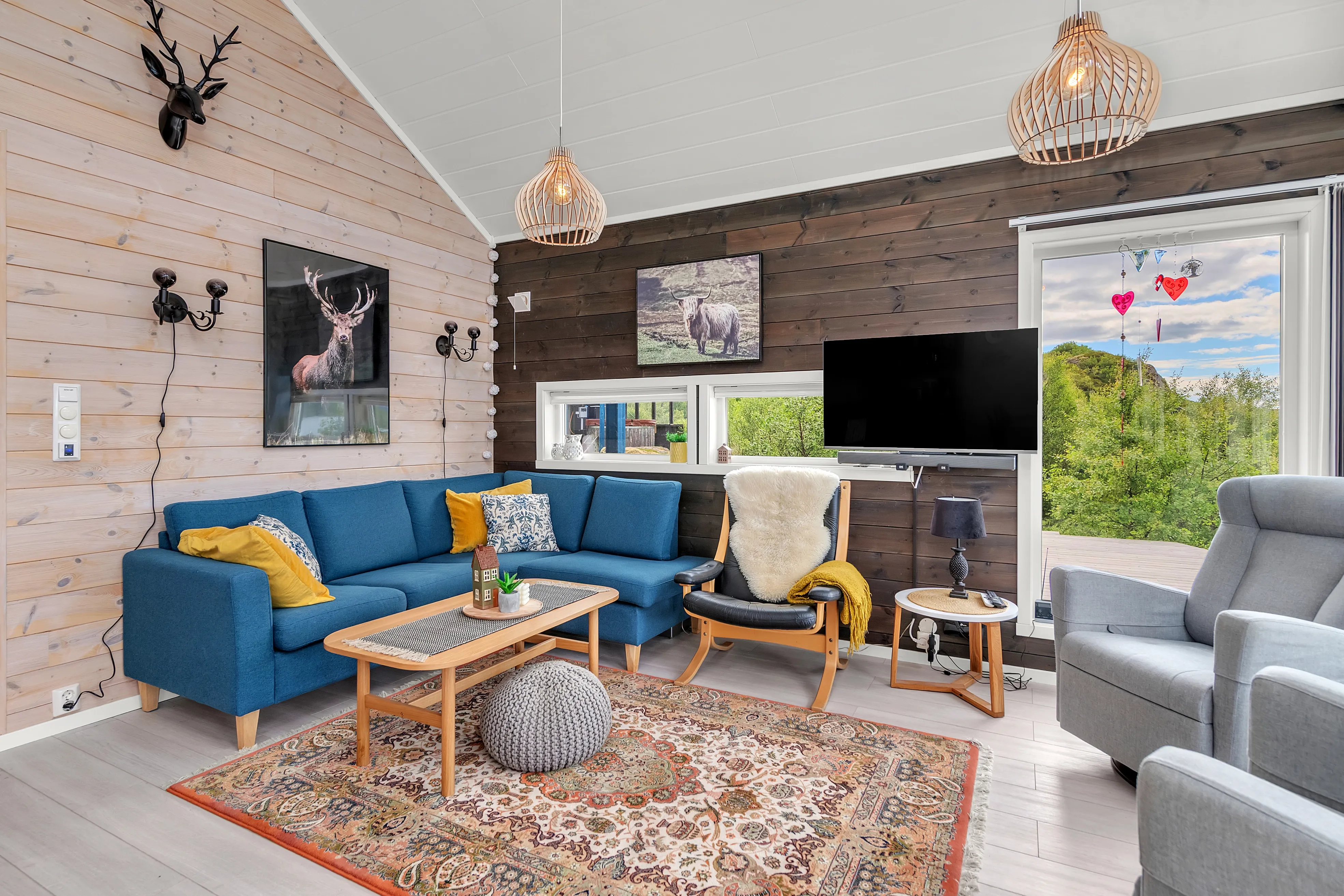 Modern 2-Bedroom Cabin with Expansive Terrace in Scenic Eidsfjorden, Norway - View image 9 of 35