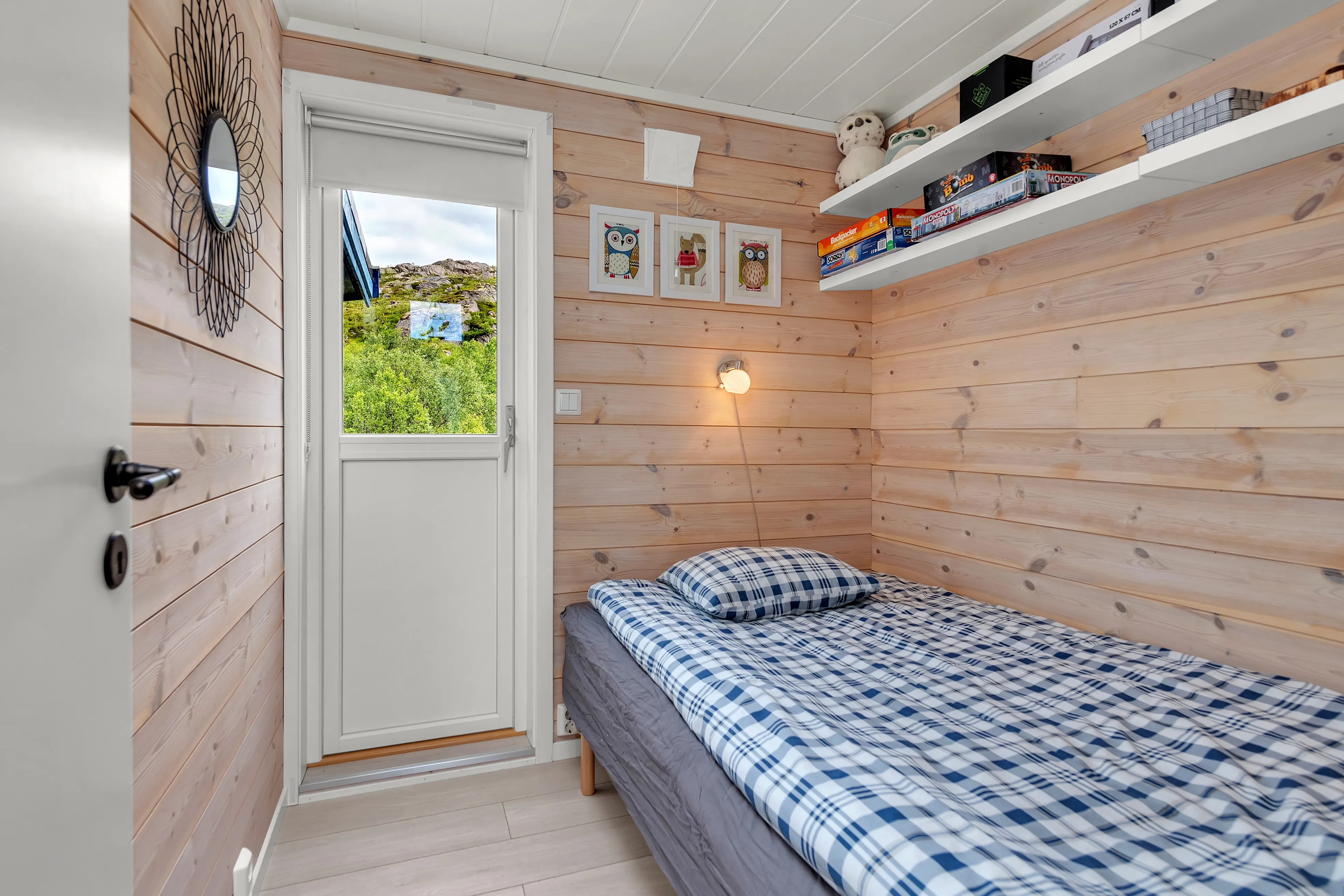 Modern 2-Bedroom Cabin with Expansive Terrace in Scenic Eidsfjorden, Norway - View image 14 of 35