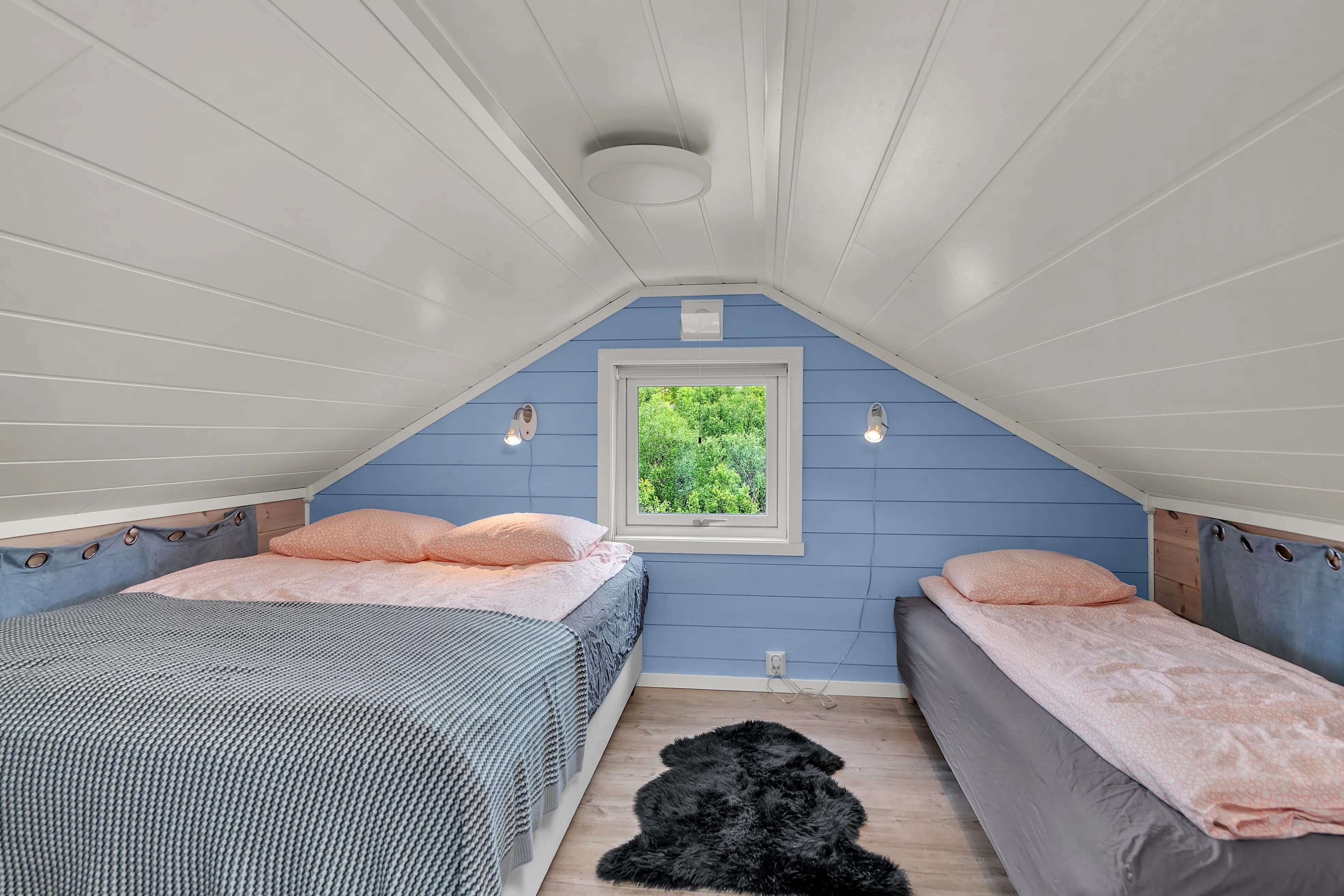 Modern 2-Bedroom Cabin with Expansive Terrace in Scenic Eidsfjorden, Norway - View image 16 of 35