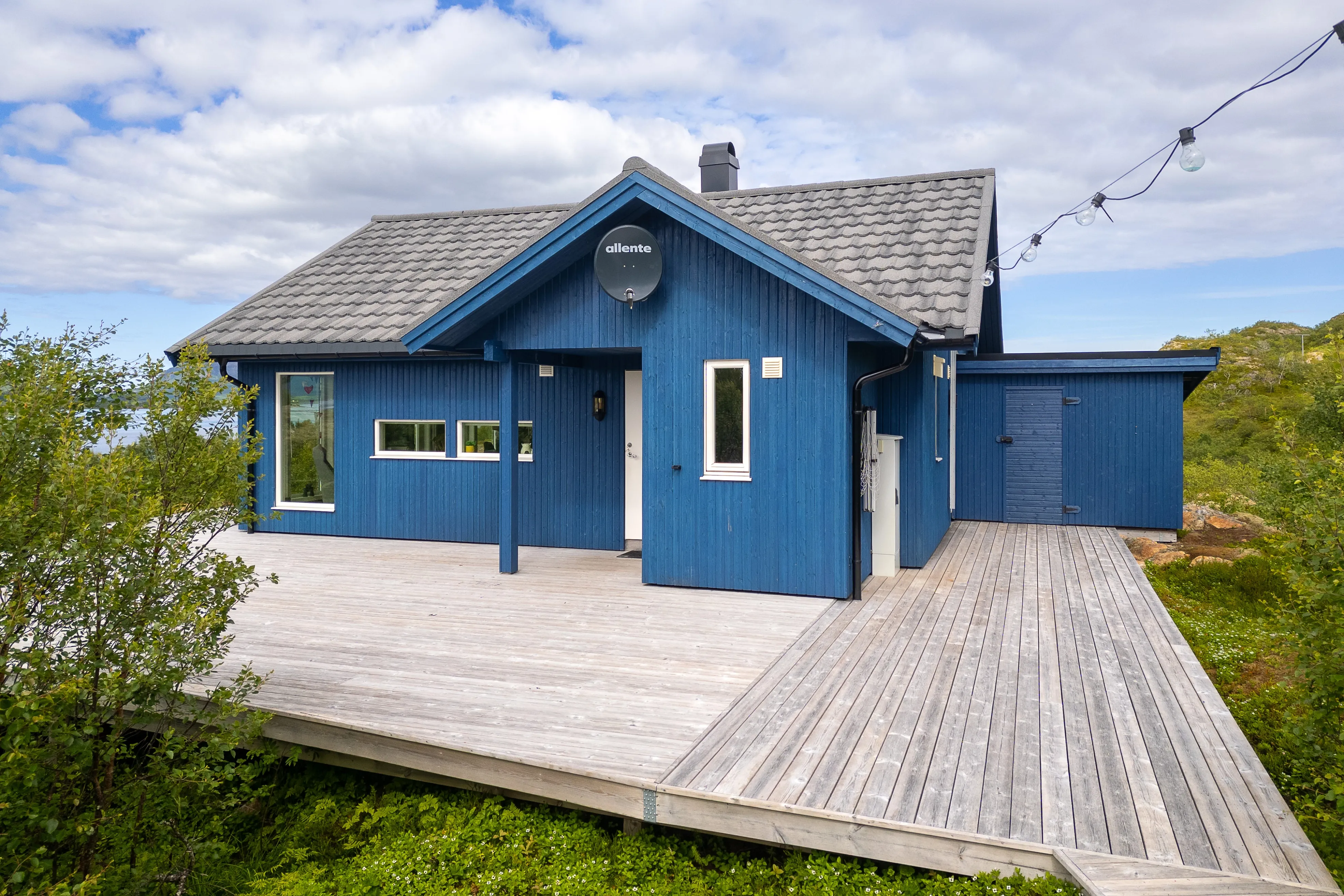 Modern 2-Bedroom Cabin with Expansive Terrace in Scenic Eidsfjorden, Norway - View image 18 of 35