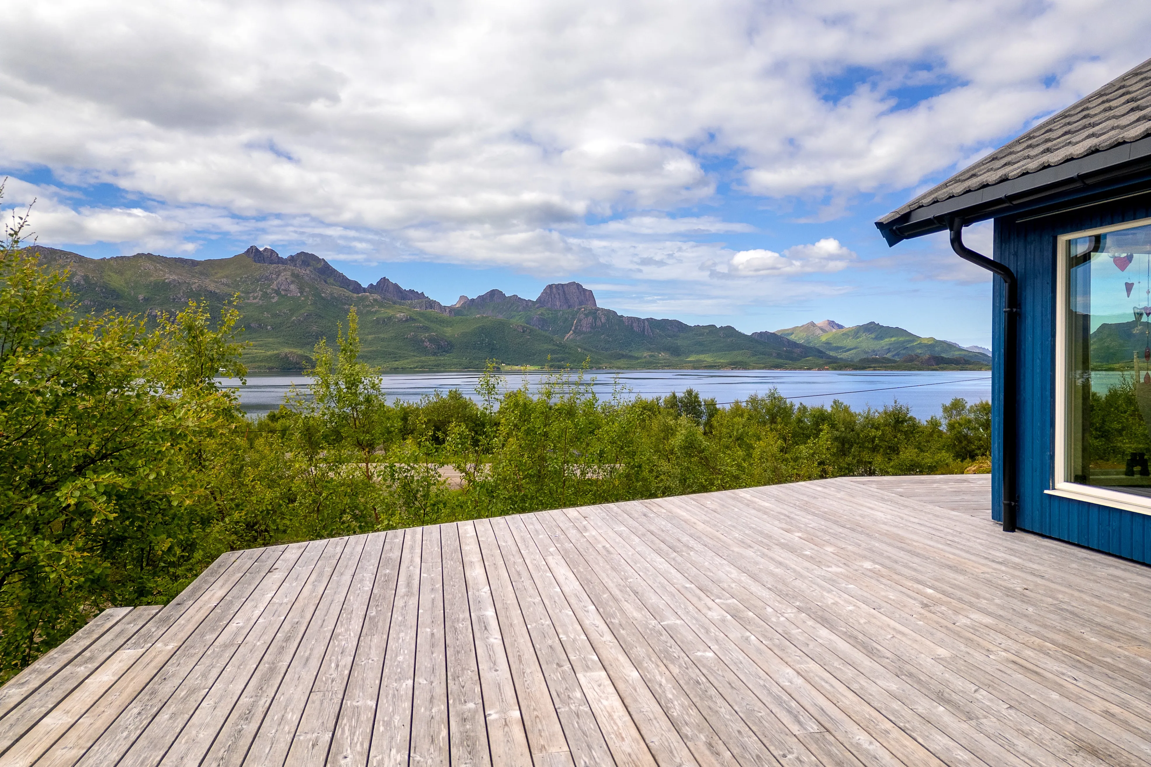 Modern 2-Bedroom Cabin with Expansive Terrace in Scenic Eidsfjorden, Norway - View image 19 of 35