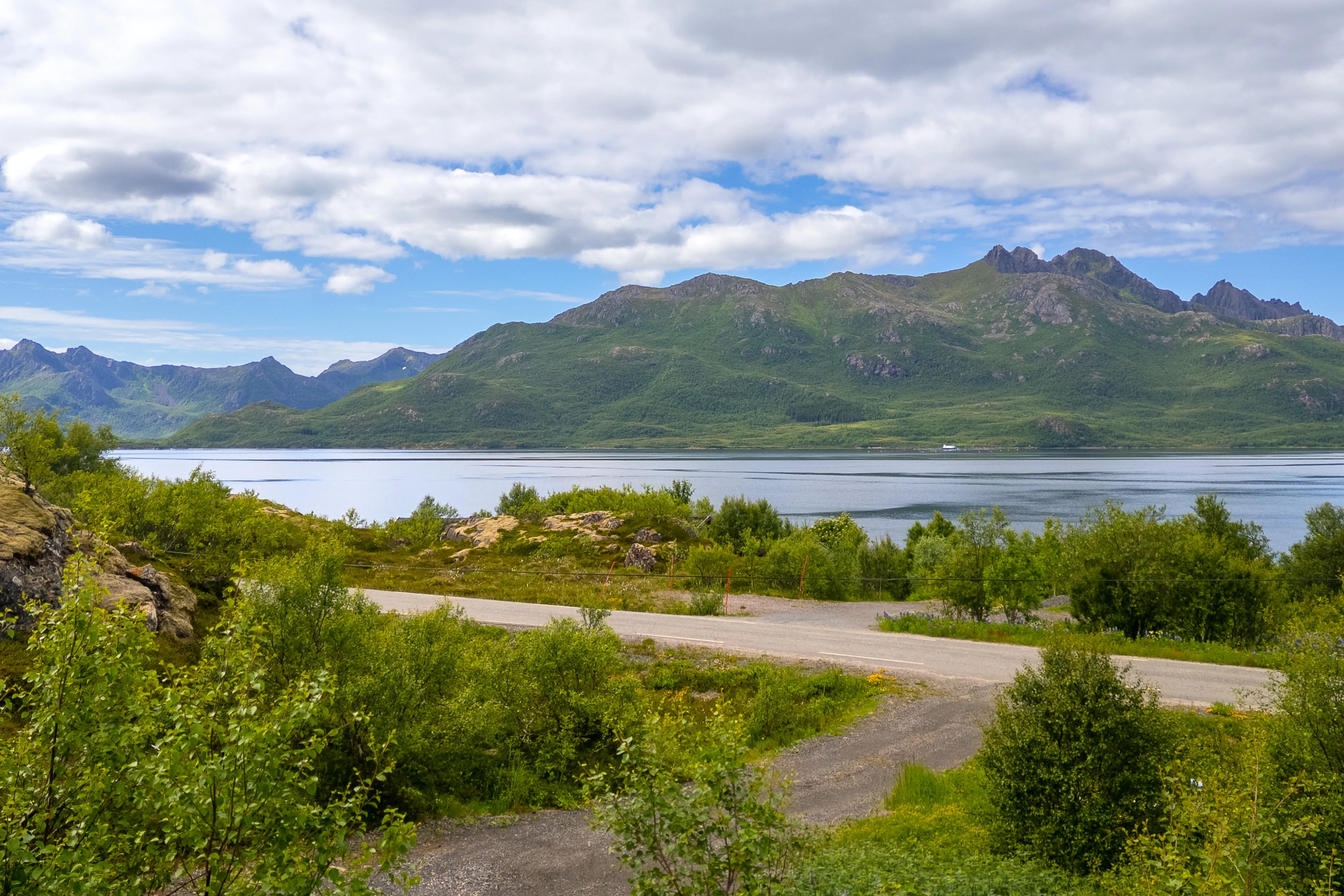 Modern 2-Bedroom Cabin with Expansive Terrace in Scenic Eidsfjorden, Norway - View image 21 of 35