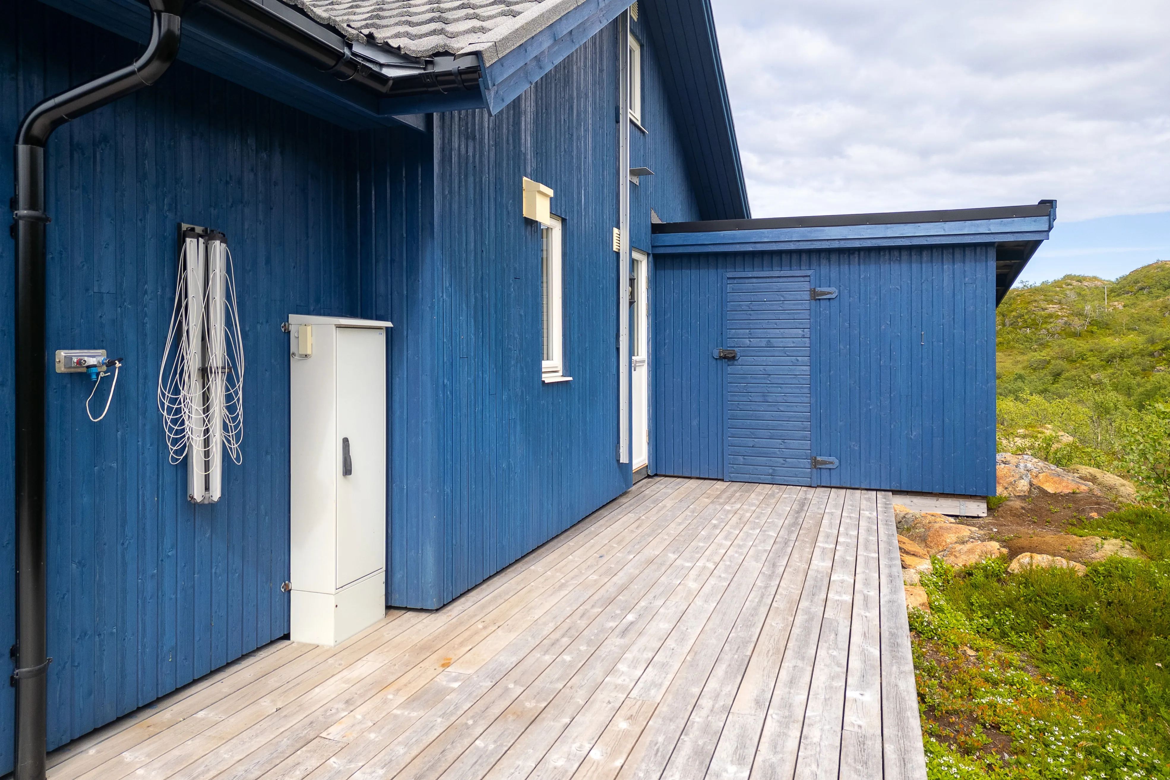 Modern 2-Bedroom Cabin with Expansive Terrace in Scenic Eidsfjorden, Norway - View image 23 of 35