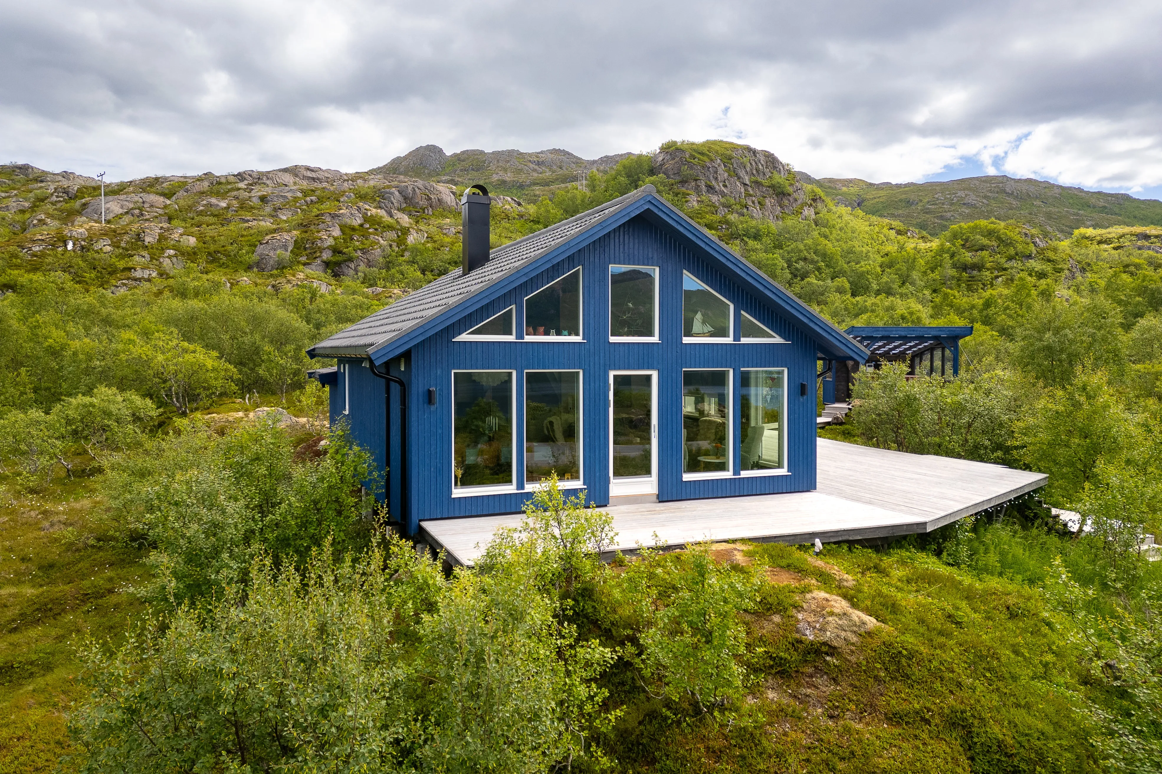 Modern 2-Bedroom Cabin with Expansive Terrace in Scenic Eidsfjorden, Norway - View image 27 of 35