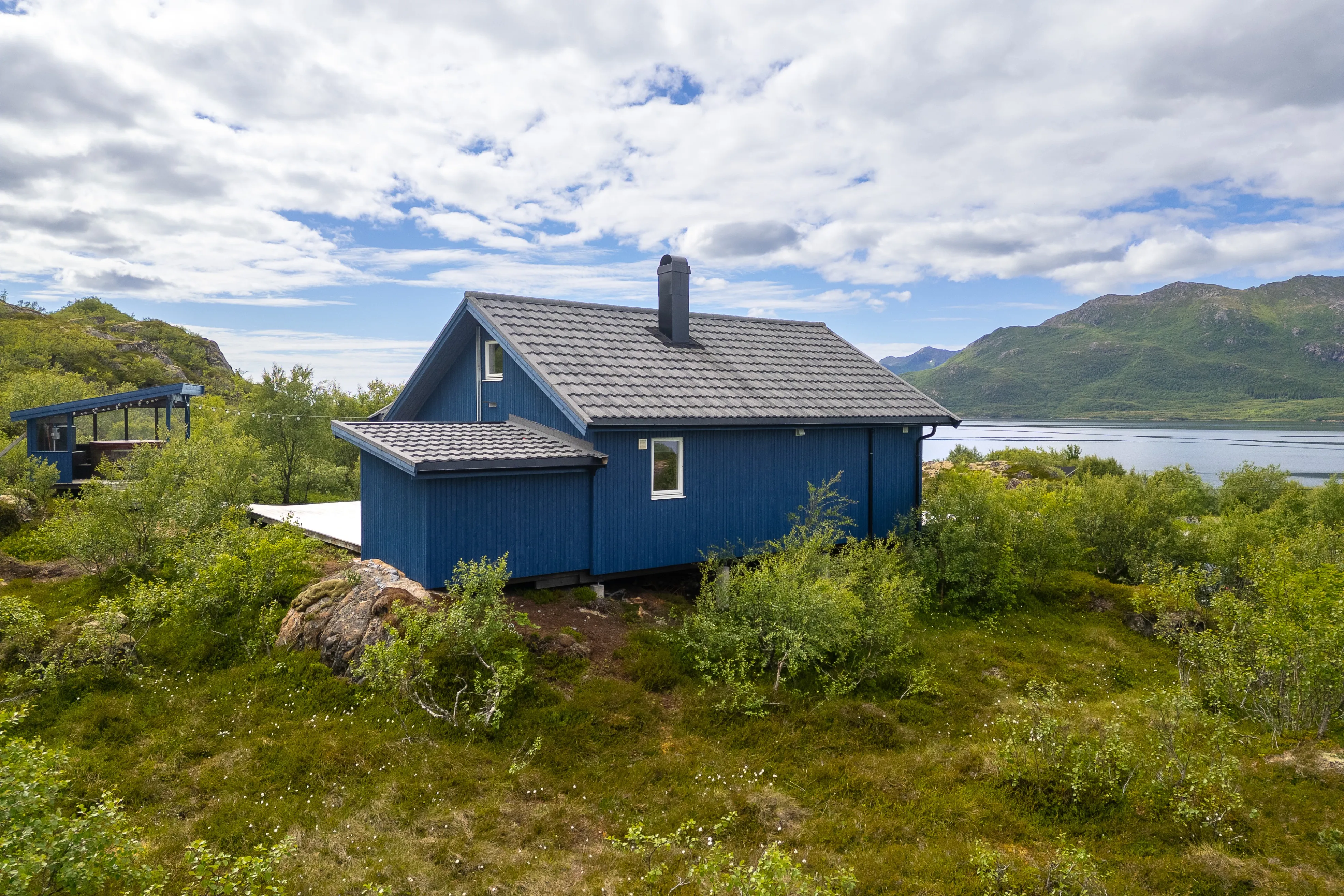 Modern 2-Bedroom Cabin with Expansive Terrace in Scenic Eidsfjorden, Norway - View image 28 of 35