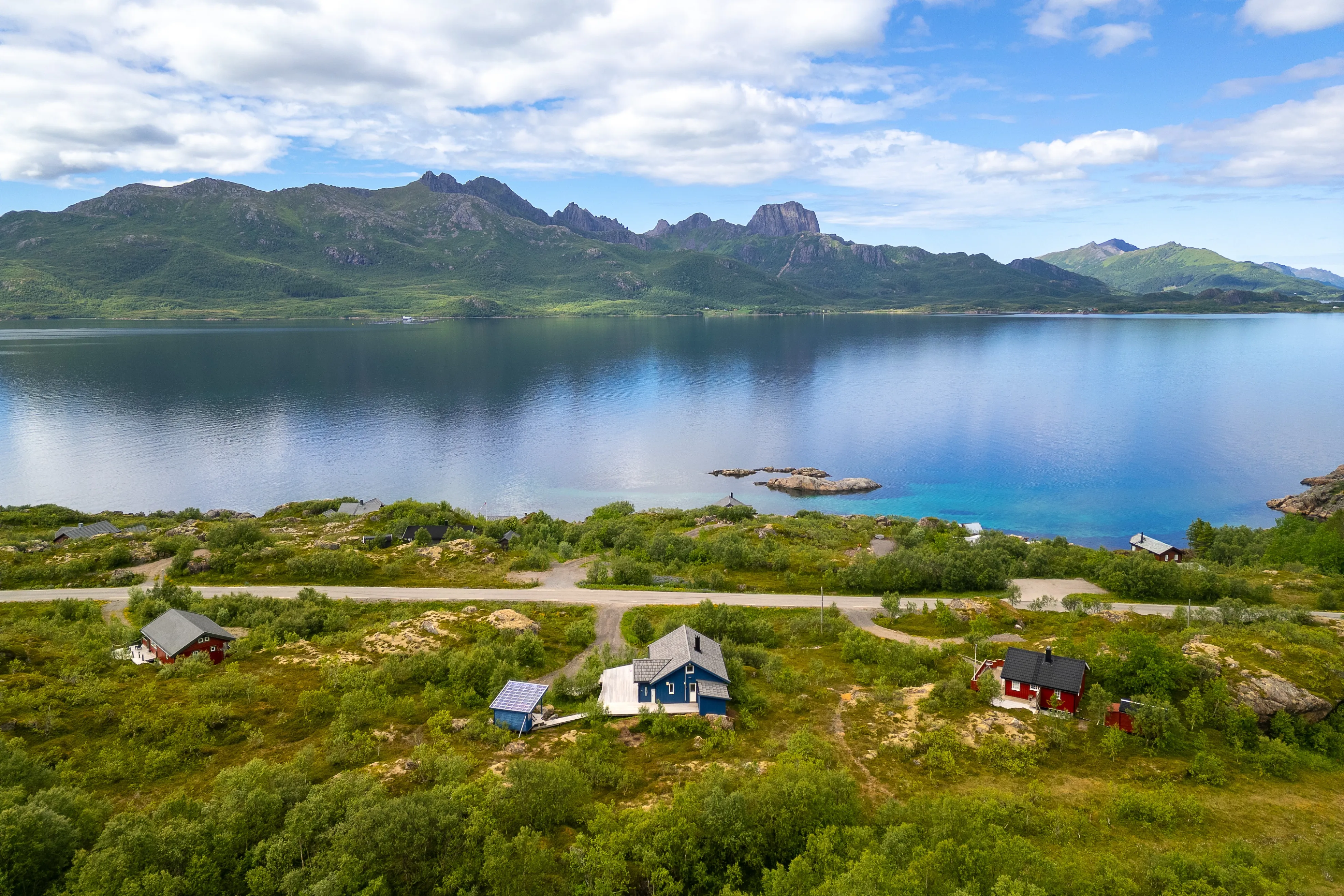 Modern 2-Bedroom Cabin with Expansive Terrace in Scenic Eidsfjorden, Norway - View image 33 of 35