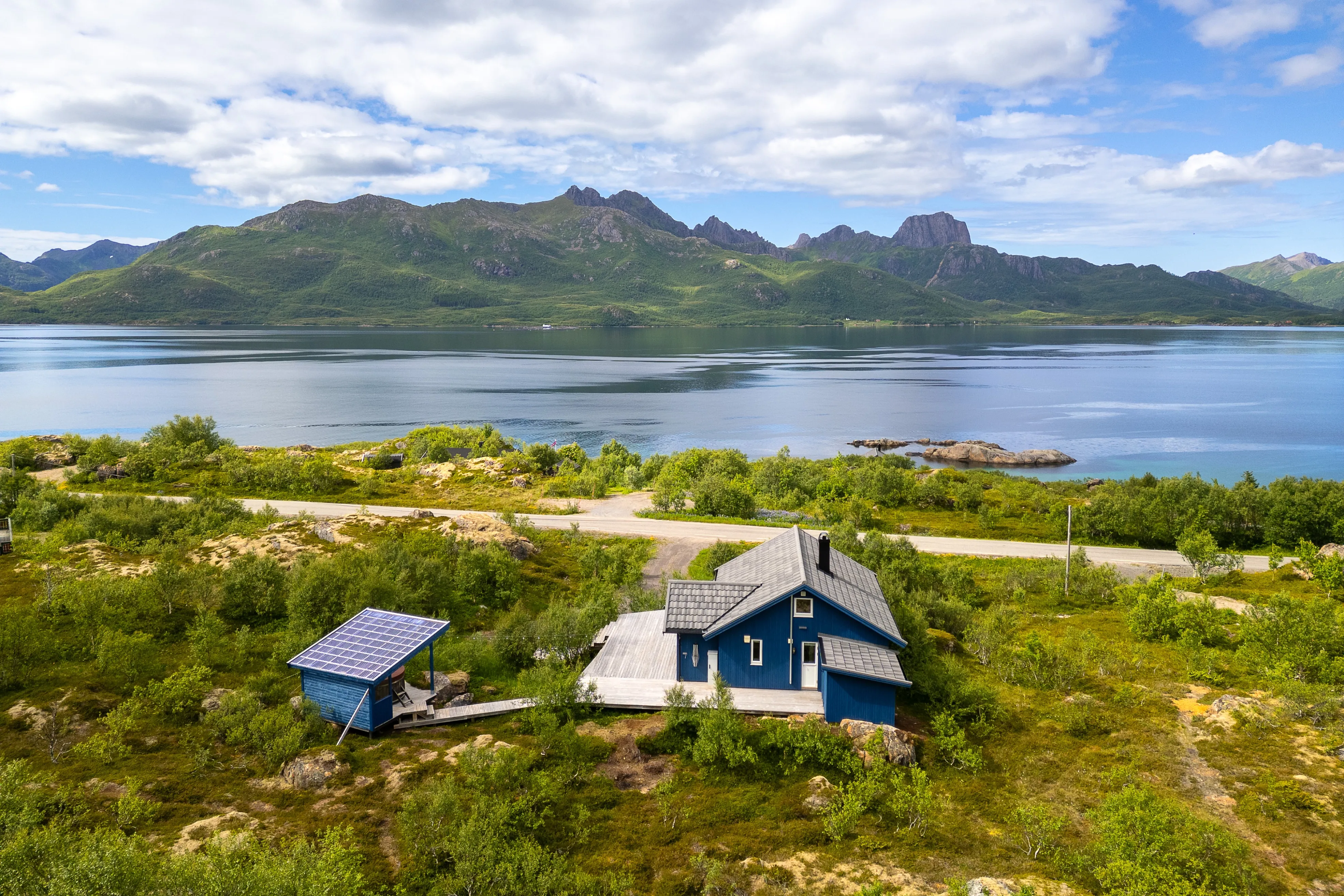 Modern 2-Bedroom Cabin with Expansive Terrace in Scenic Eidsfjorden, Norway - View image 34 of 35