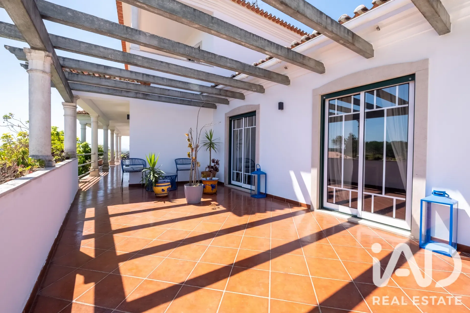 Contemporary 4-Bedroom House with Gym and Gardens in Pataias, Portugal - Image 4