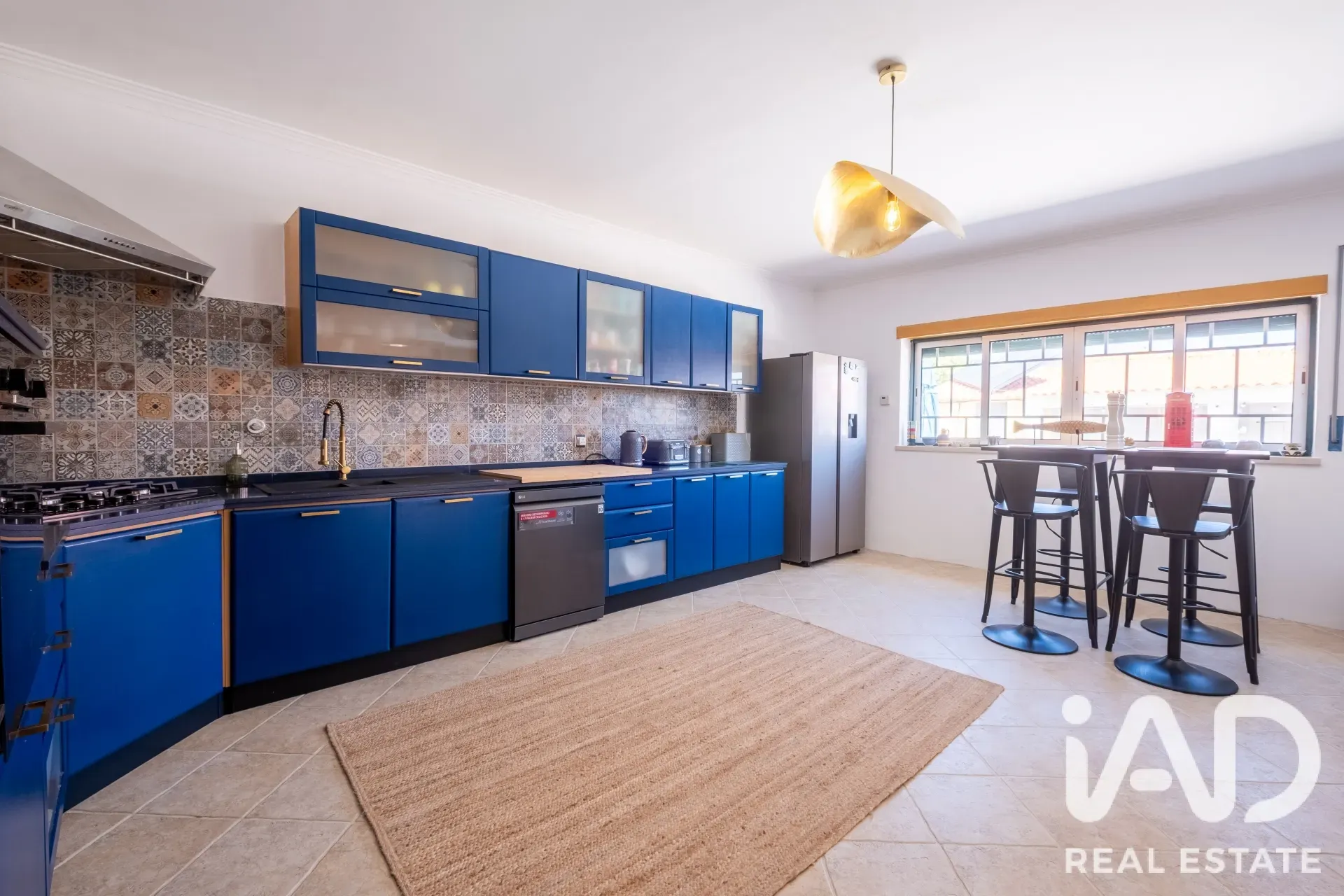 Contemporary 4-Bedroom House with Gym and Gardens in Pataias, Portugal - View image 7 of 39