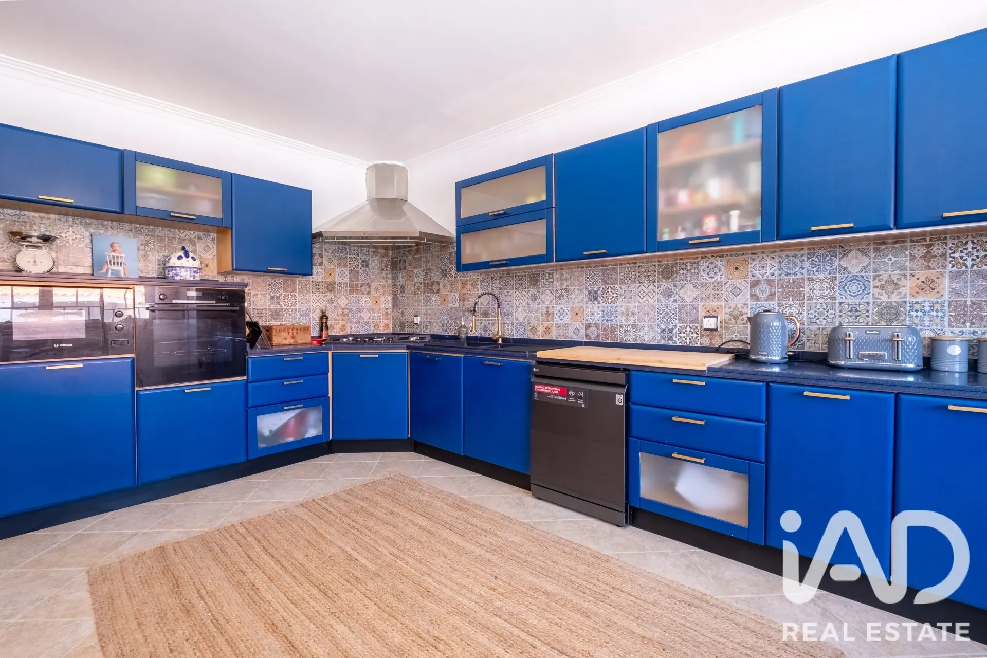 Contemporary 4-Bedroom House with Gym and Gardens in Pataias, Portugal - View image 9 of 39