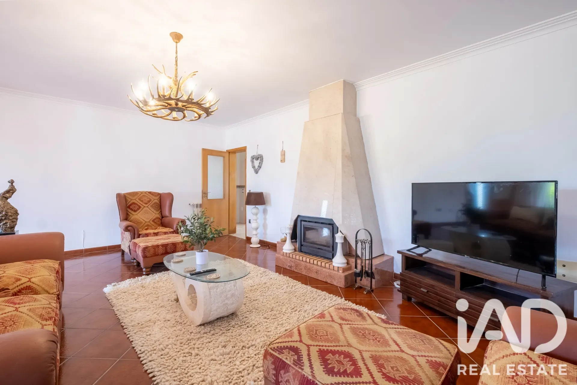 Contemporary 4-Bedroom House with Gym and Gardens in Pataias, Portugal - View image 13 of 39