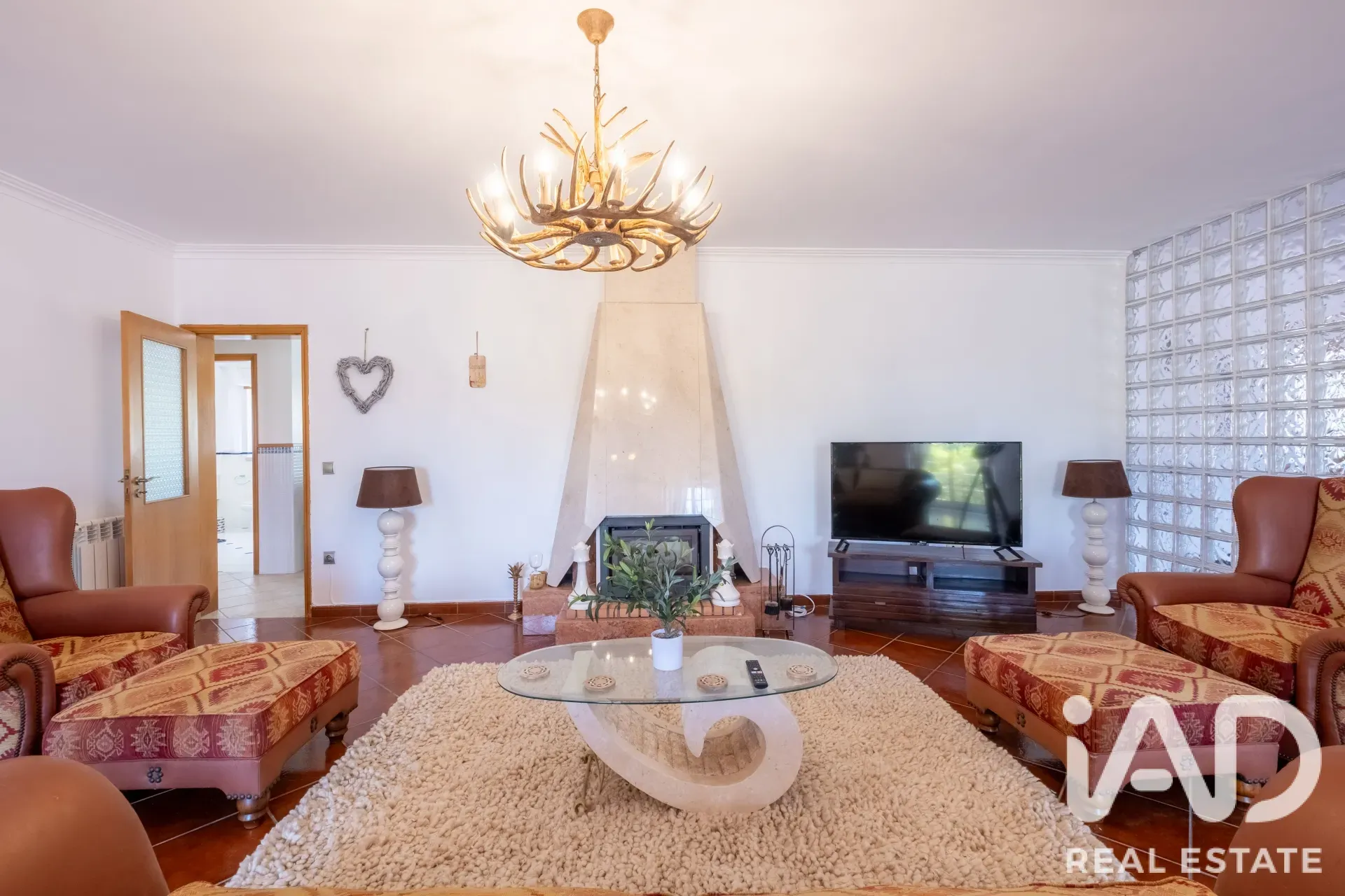 Contemporary 4-Bedroom House with Gym and Gardens in Pataias, Portugal - View image 14 of 39